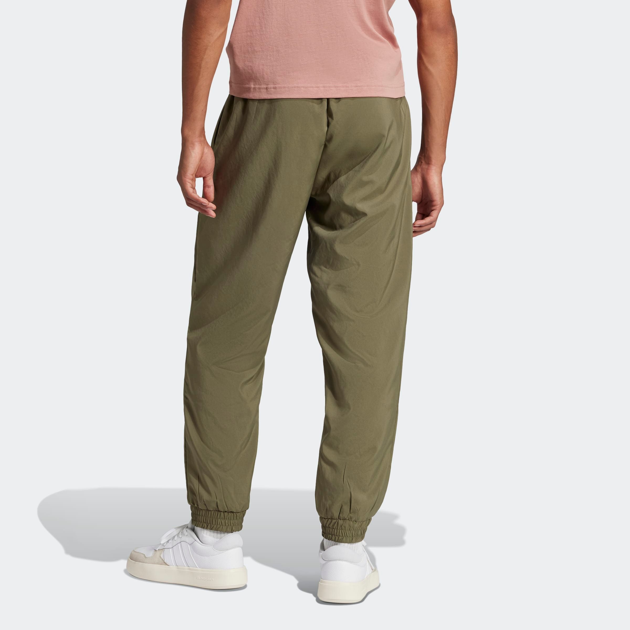 adidas Sportswear Sporthose ESSENTIALS KLEINES LOGO STANFORD für Freizeitaktivitäten, mit praktischen Taschen, aus Polyester