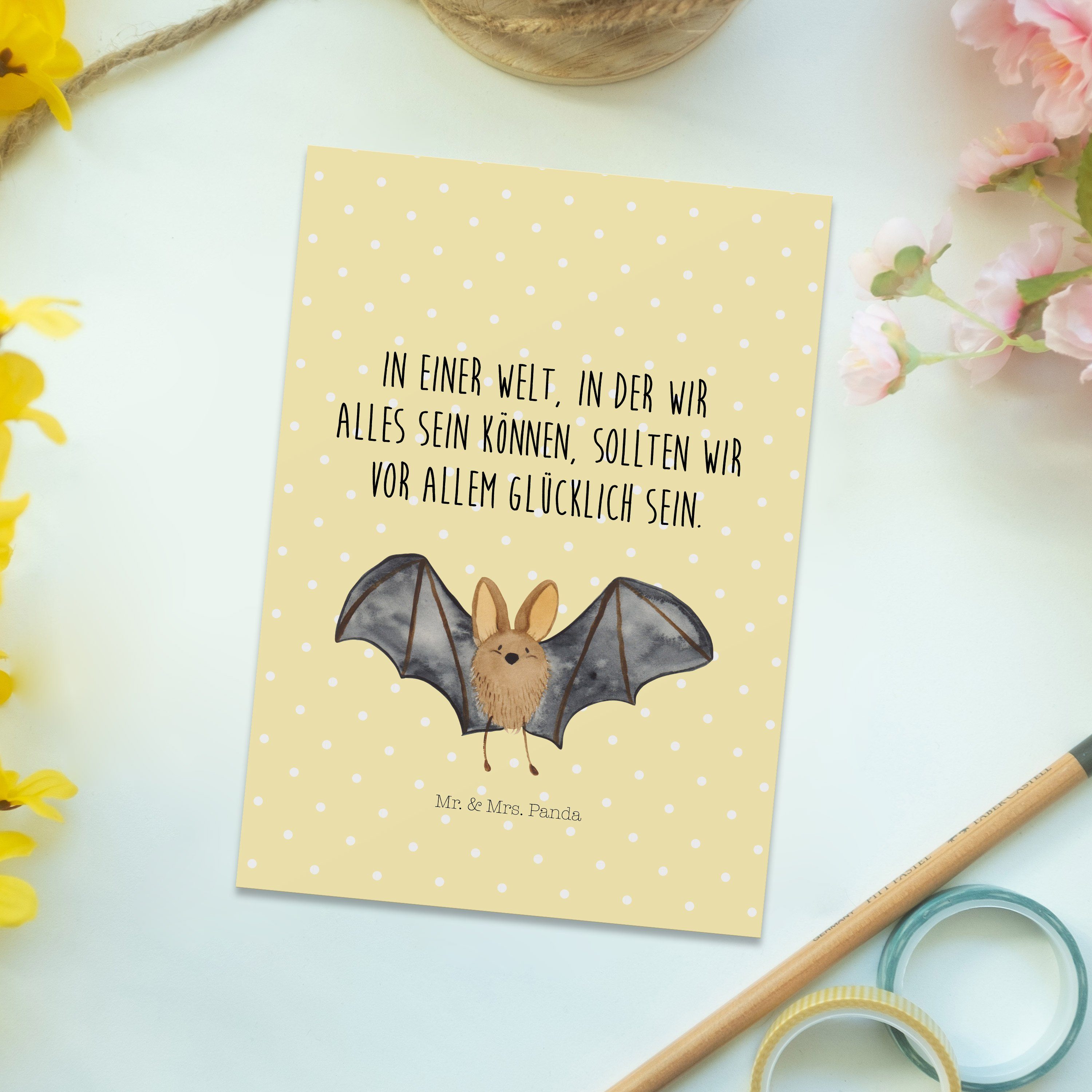& Pastell Fledermaus Mr. - Postkarte Flügel Gelb Geschenk, - Mrs. Einladu Einladungskarte, Panda