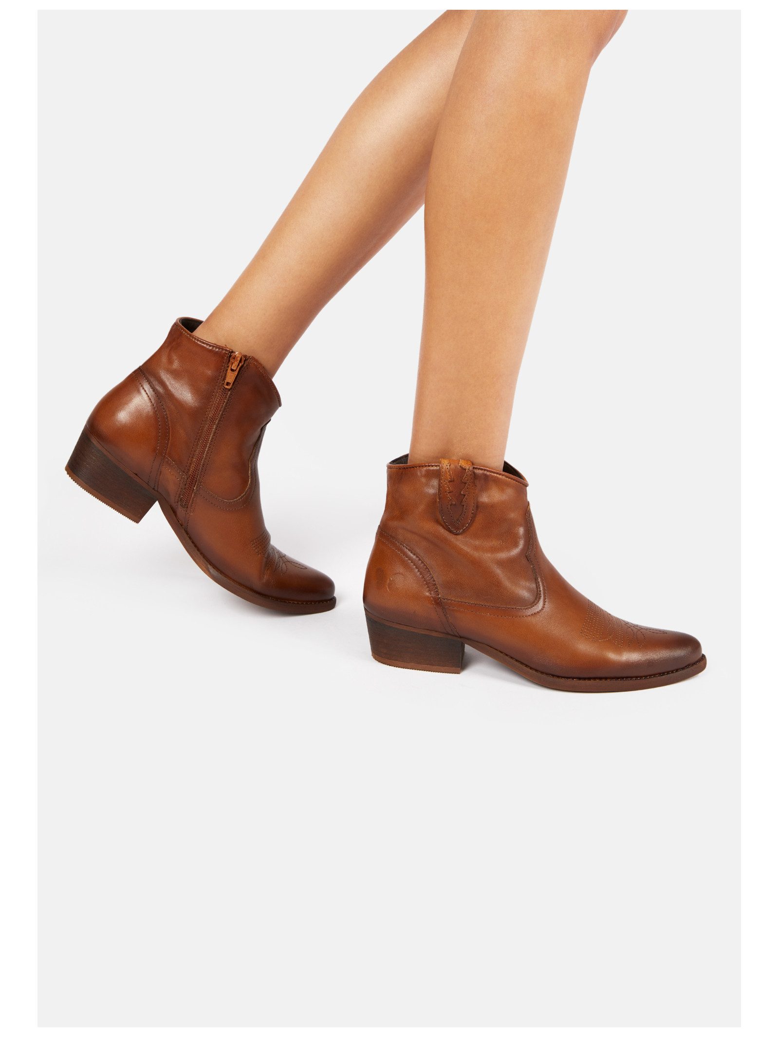 Felmini Stiefelette Leder . Cowboy Stiefelette