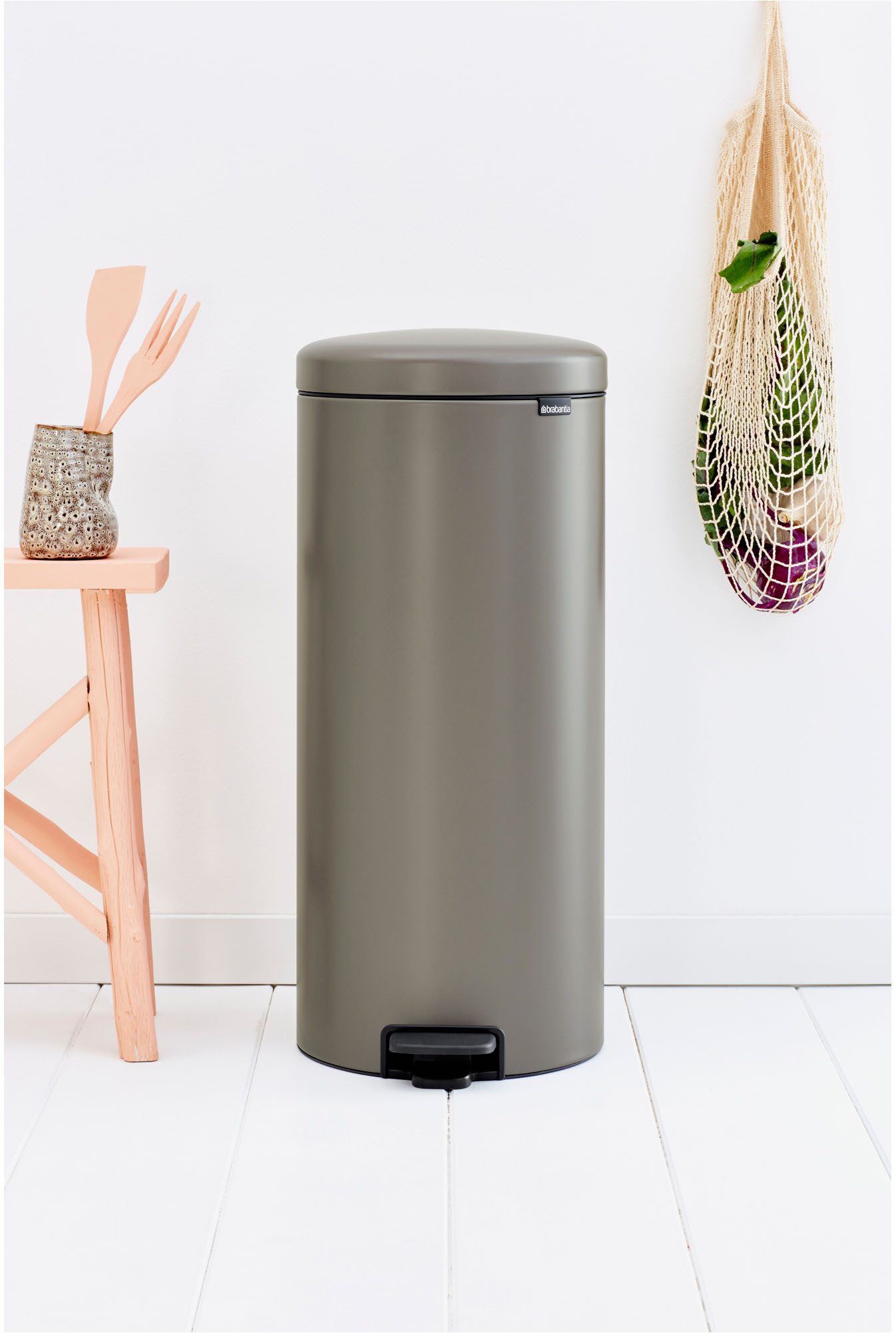 Brabantia Mülleimer NewIcon Treteimer, 30L, sanft schließender Deckel, mit leichter Pedalbedienung
