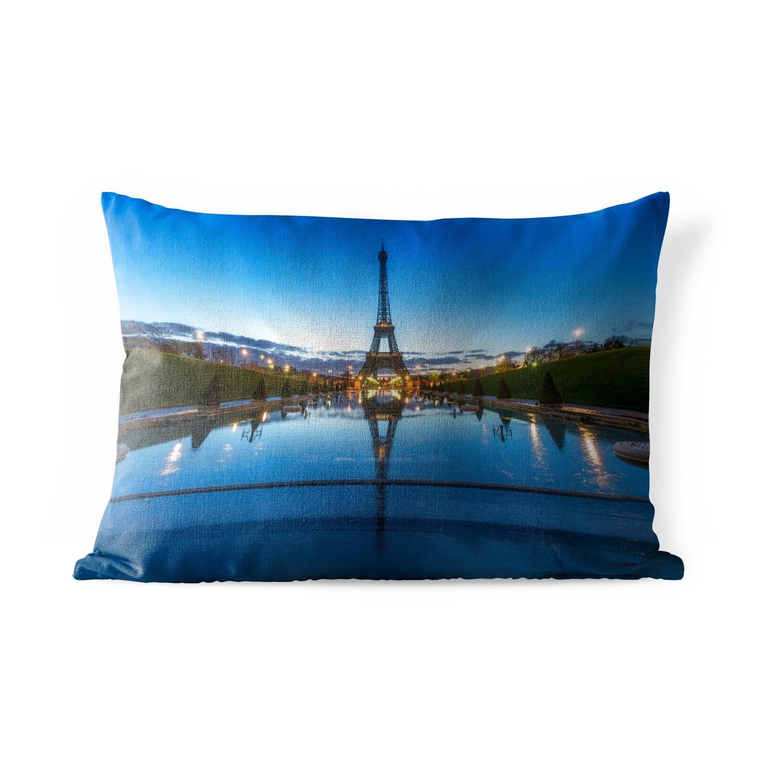 Der sehr Himmel Eiffelturm MuchoWow Polyester, klarem Paris, Kissenhülle bei Dekokissenbezug, am Dekokissen in Outdoor-Dekorationskissen, Abend