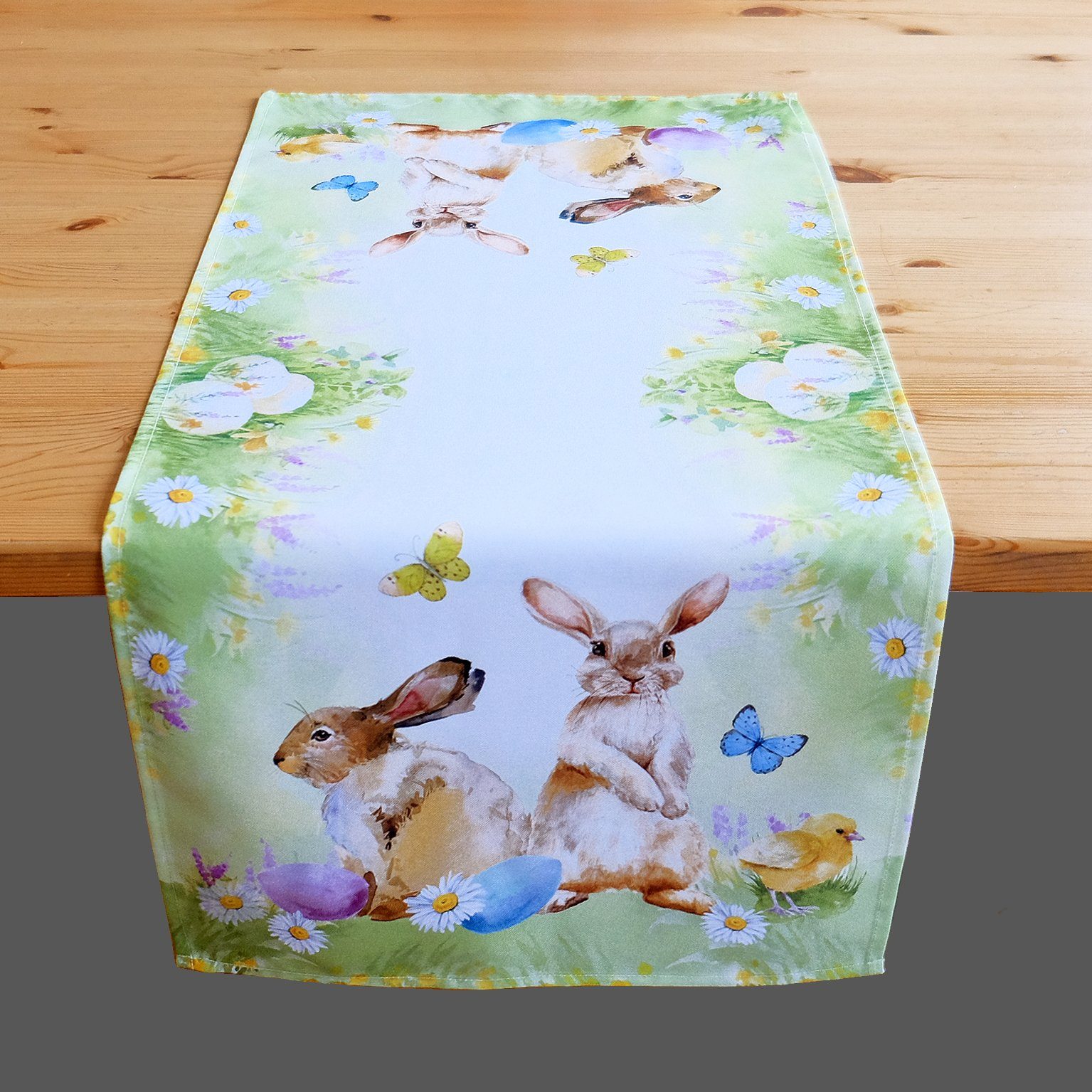 TextilDepot24 Tischdecke mit Ostermotiv Osterhasen mit Schmetterlingen, bedruckt