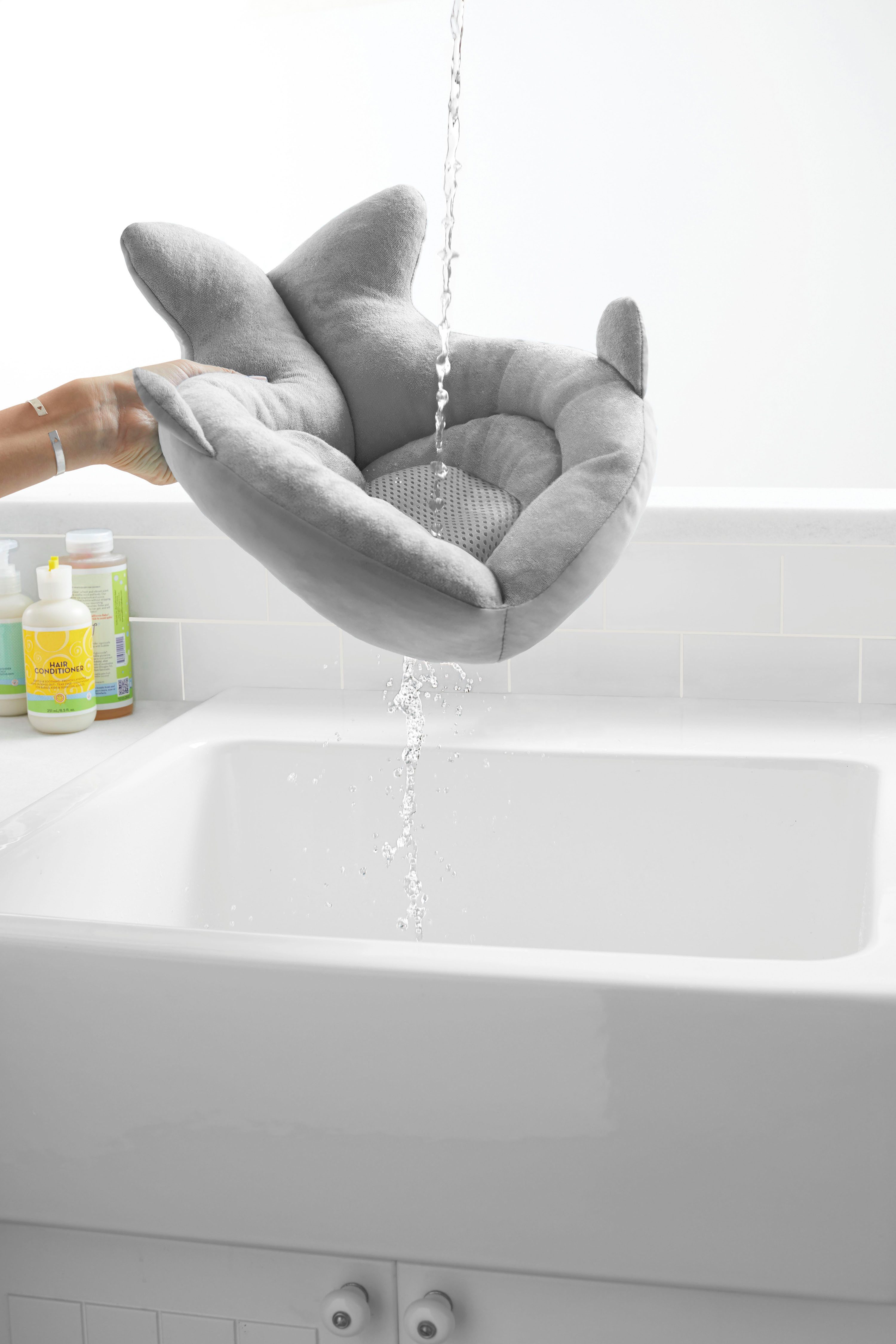Skip Hop Babybadewanne Gepolsterte Waschbecken-Badewanne, Moby, grau günstig online kaufen