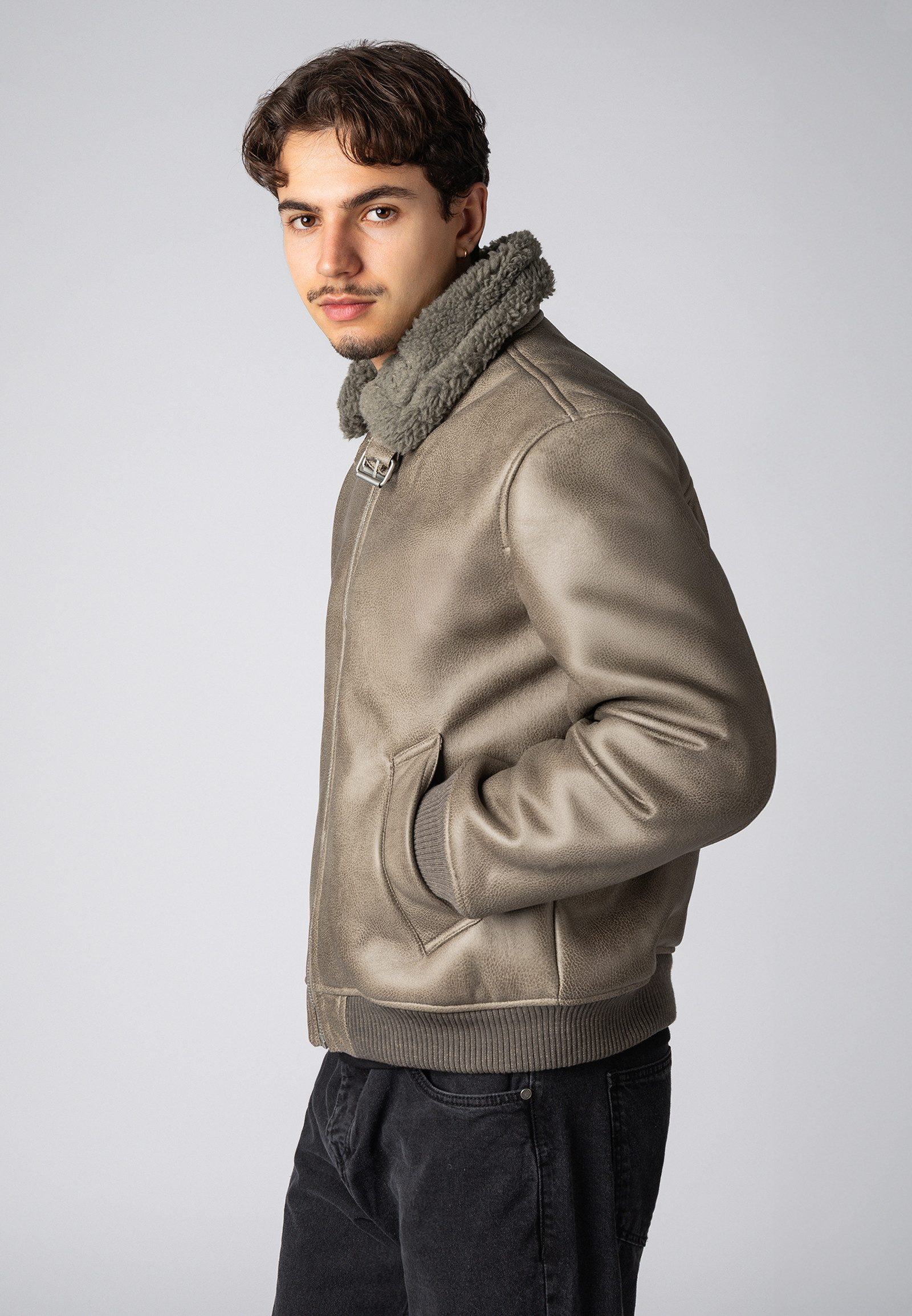 SUBLEVEL Winterjacke Herren Jacke aus Kunstleder mit Kunstfelleinsatz Kunstfellfutter und -kragen mit Schnallen