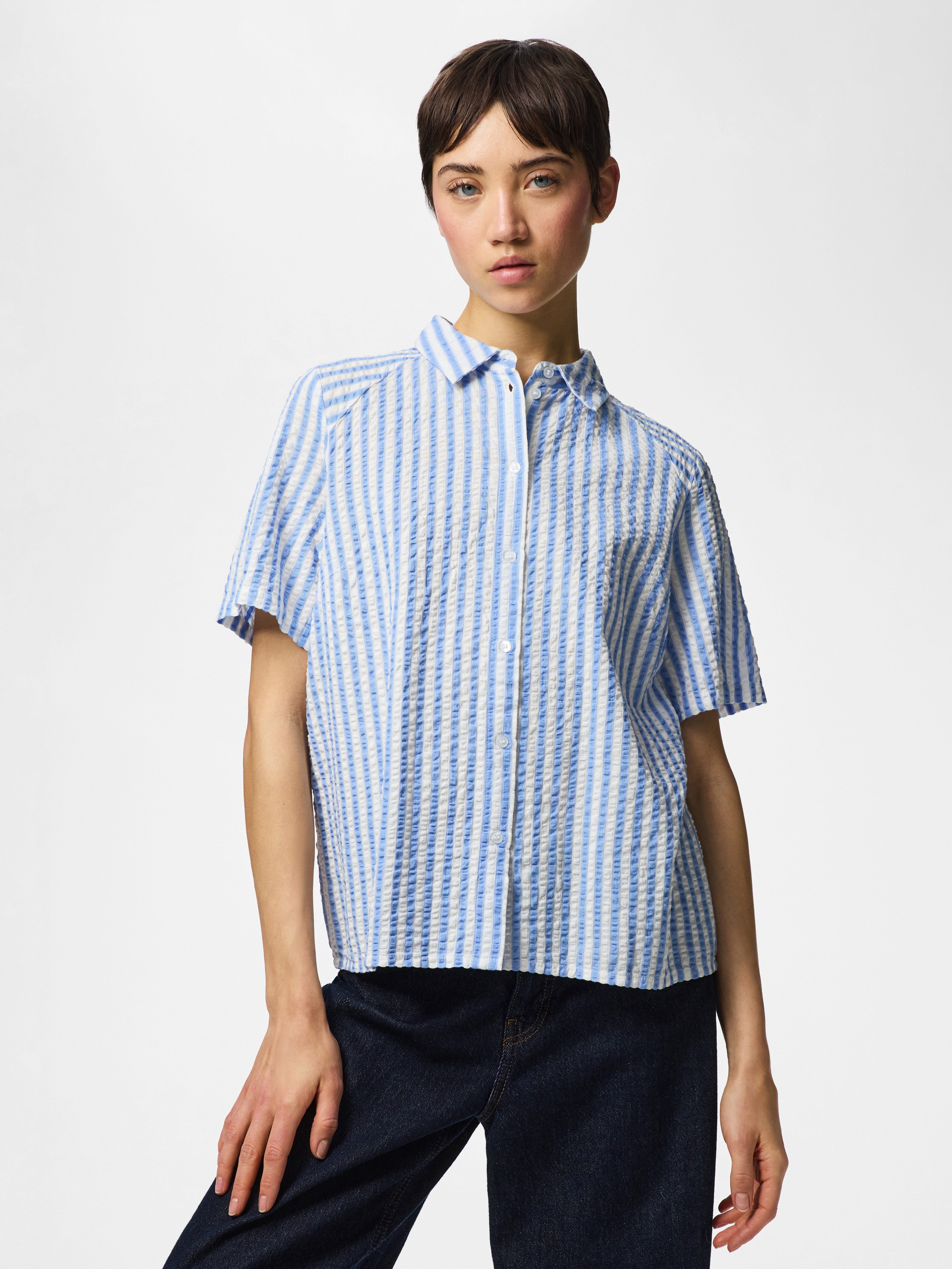 Pieces Hemdbluse PCSTINNA SS SHIRT WVN NOOS BC mit Streifenmuster