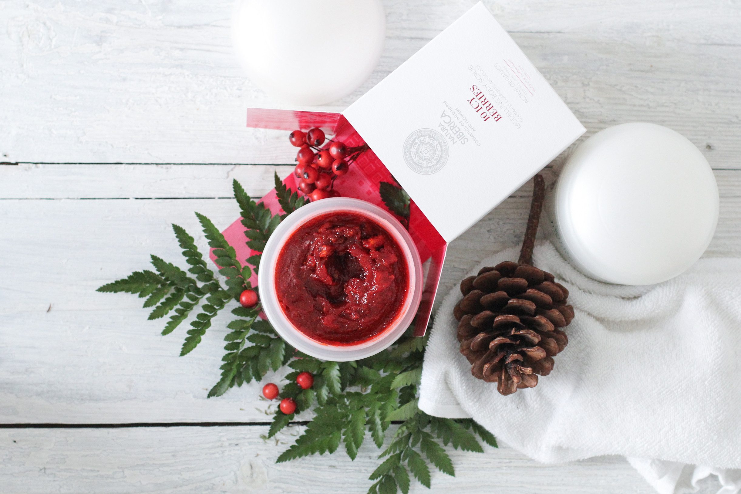 Natura Siberica Körperpeeling Copenhagen Modelling Body Scrub 10 Icy Berries, 370 ml
