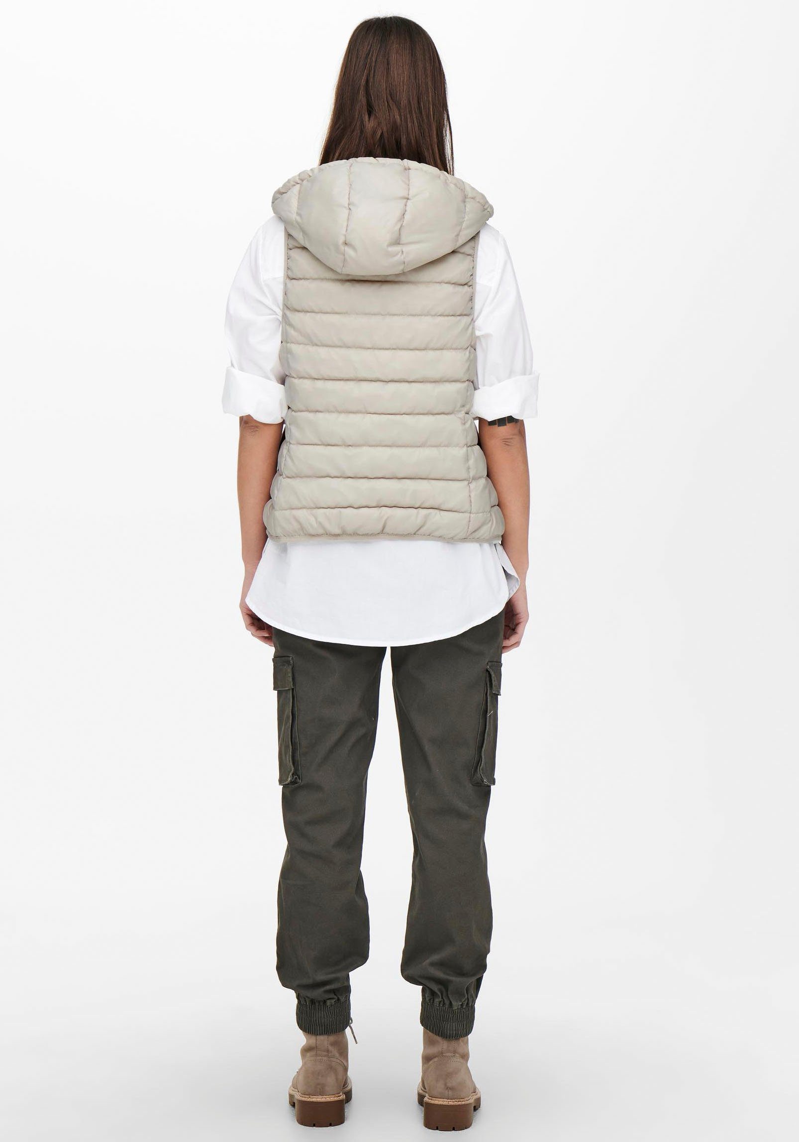 ONLY Steppweste ONLNEWTAHOE HOOD WAISTCOAT Pumice NOOS OTW Stone