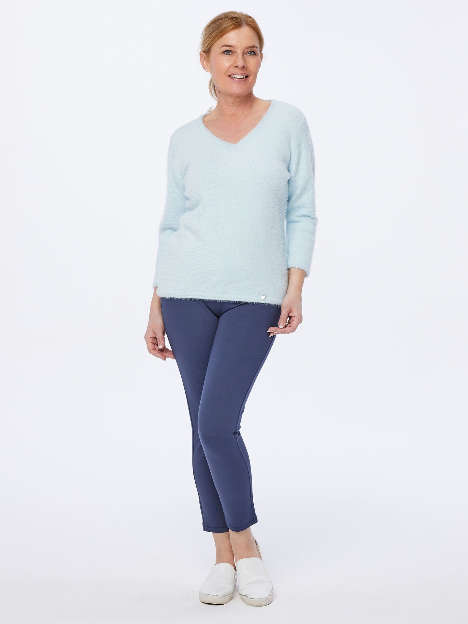 Christian Materne Strickpullover V-Ausschnitt-Pullover figurbetont mit Flauschgarn