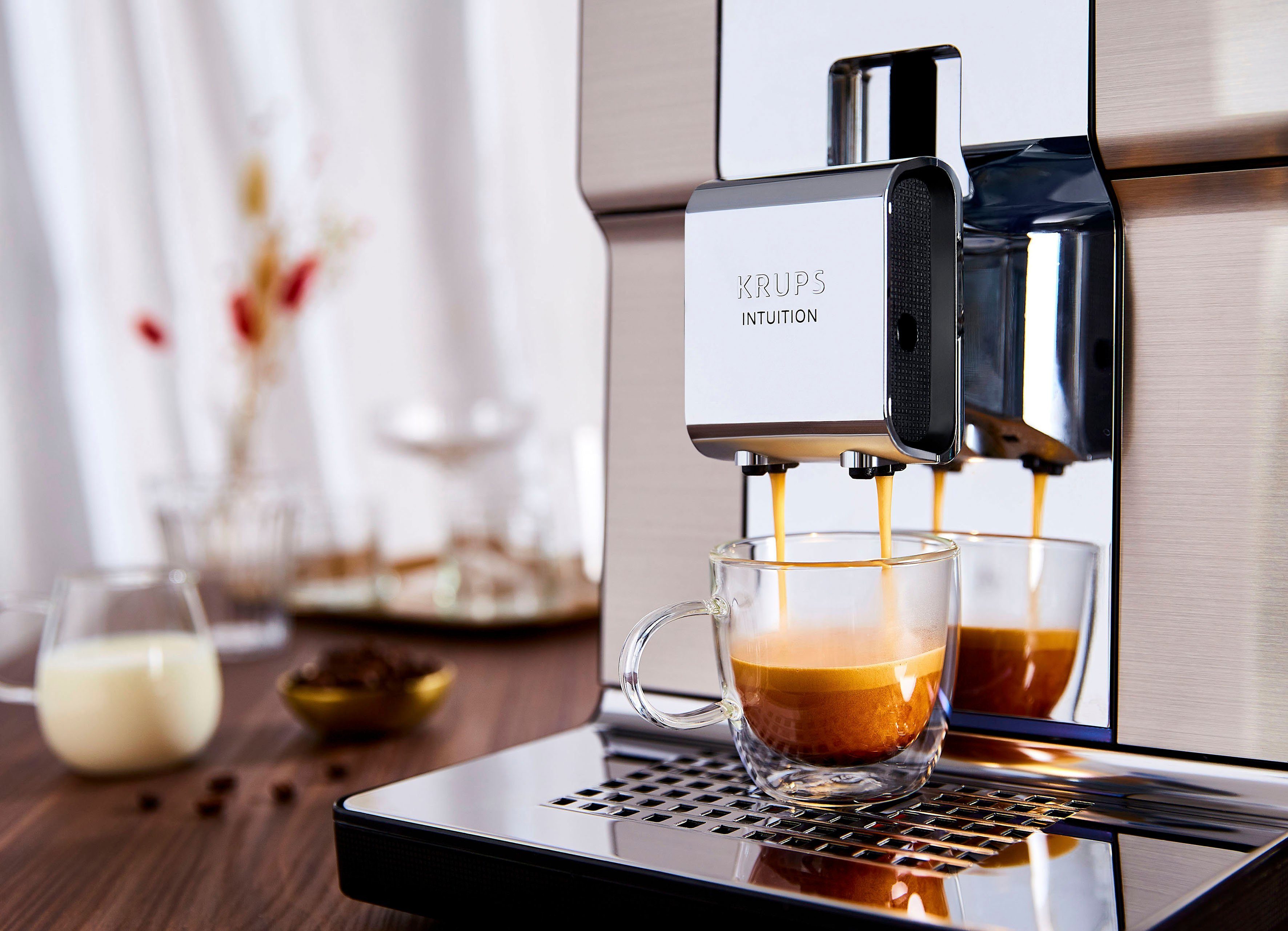 Kaffeevollautomat EA877D geräuscharm, Farb-Touchscreen 21 Krups Heiß- und Kaltgetränke-Spezialitäten, Experience+, Intuition