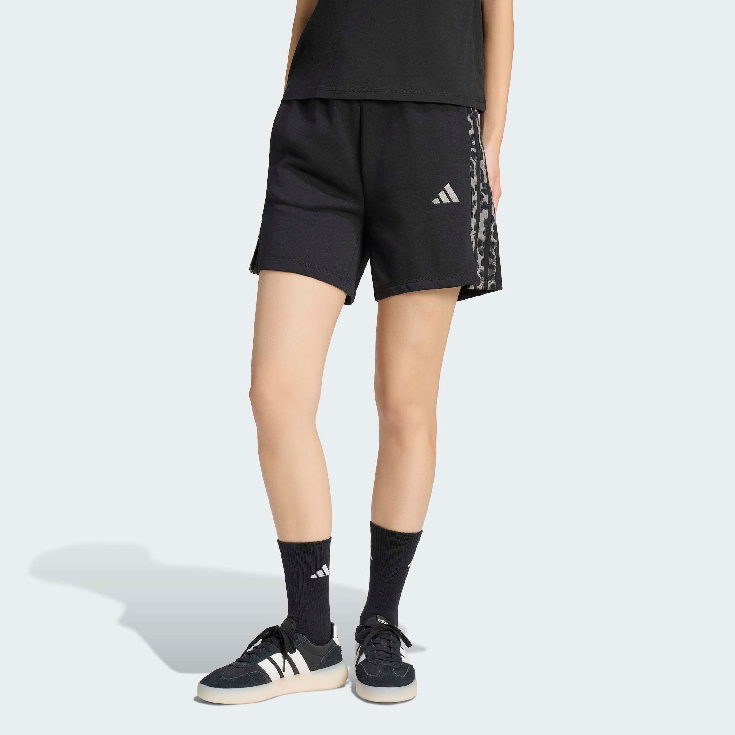 adidas Sportswear Shorts W AOP 3S SHO für Erwachsene, aus Baumwolle, mit Gummizug, enger Schnitt