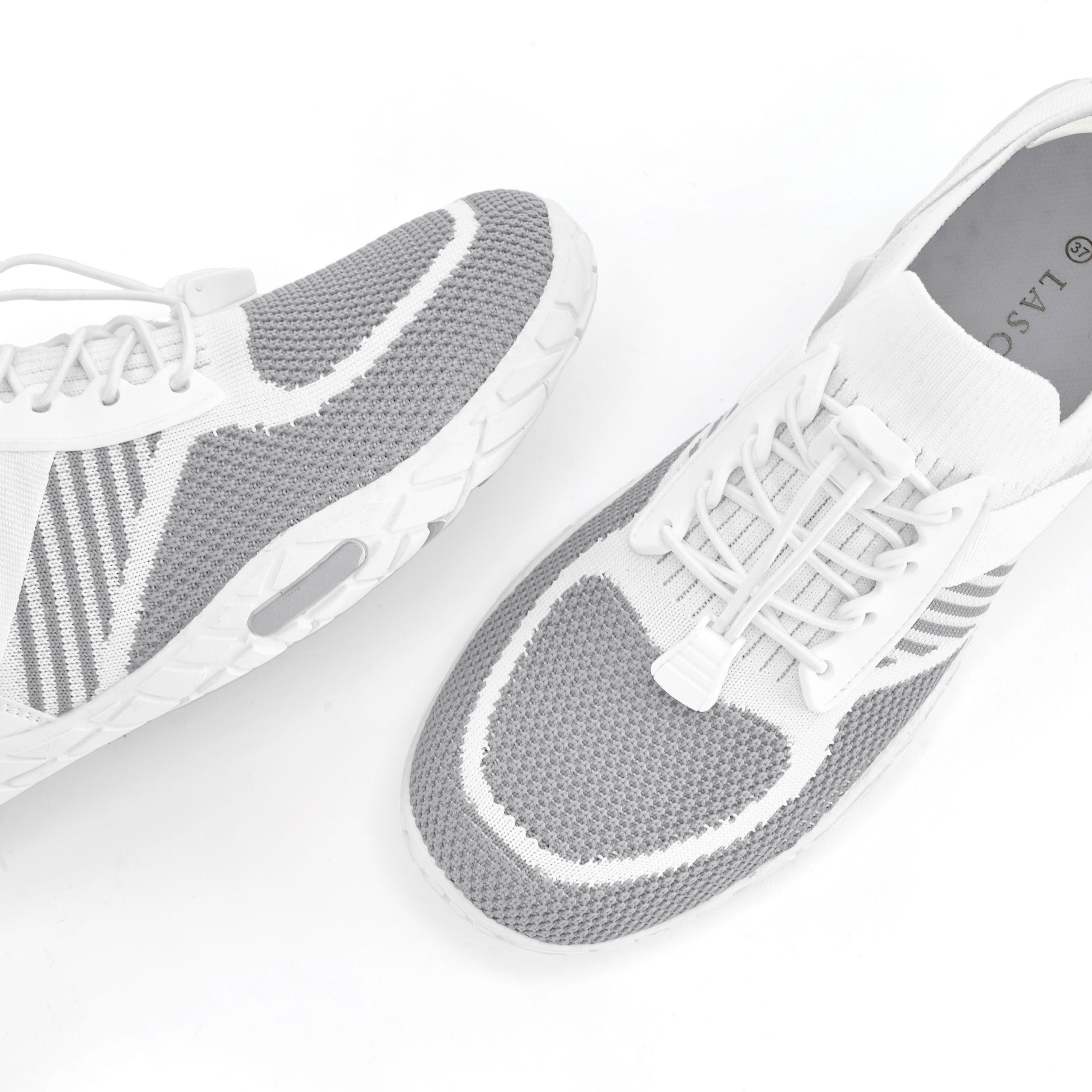 LASCANA Slip-On-Sneaker, Sommer Sneaker, Sneaker Freizeitschuh, Halbschuh superleicht, flache flexible Sohle VEGAN