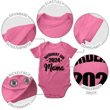 Shirtracer Shirtbody Befördert zur Mama 2024 I Mama Geschenk zur Geburt Werdende Mutter Mama
