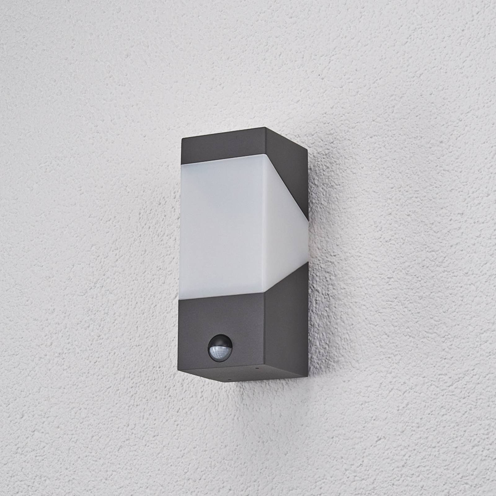 Lucande Außen-Wandleuchte Kiran, Metall, Schwarz IP44mit Bewegungsmelder, 1 x 40 W