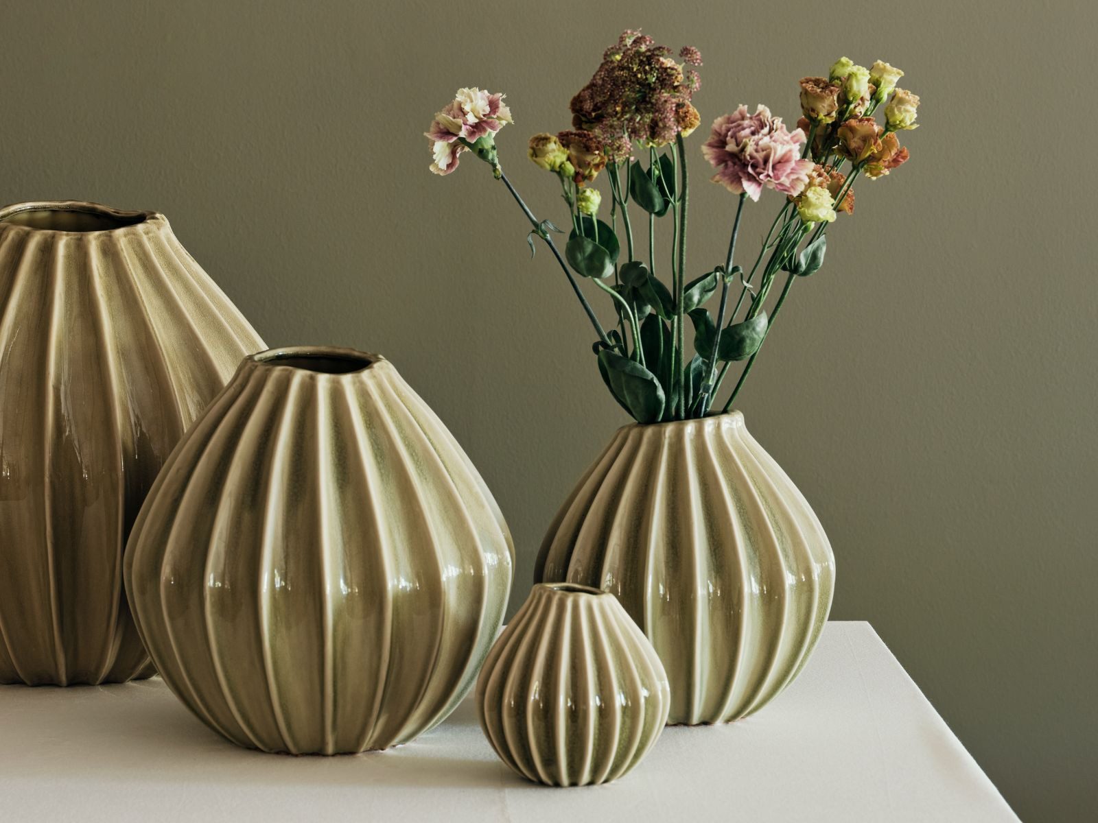 Broste Copenhagen Dekovase Wide Vase XL Dry sage 40cm (Vasen)