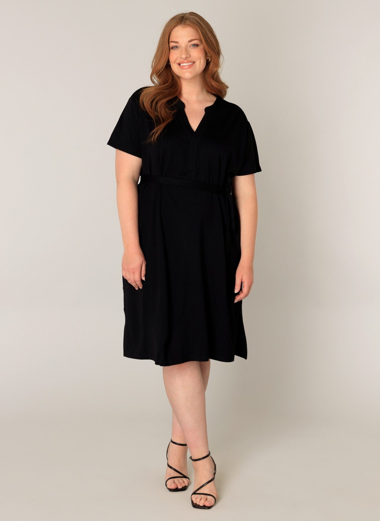 Base Level Curvy Sommerkleid mit Bindegürtel