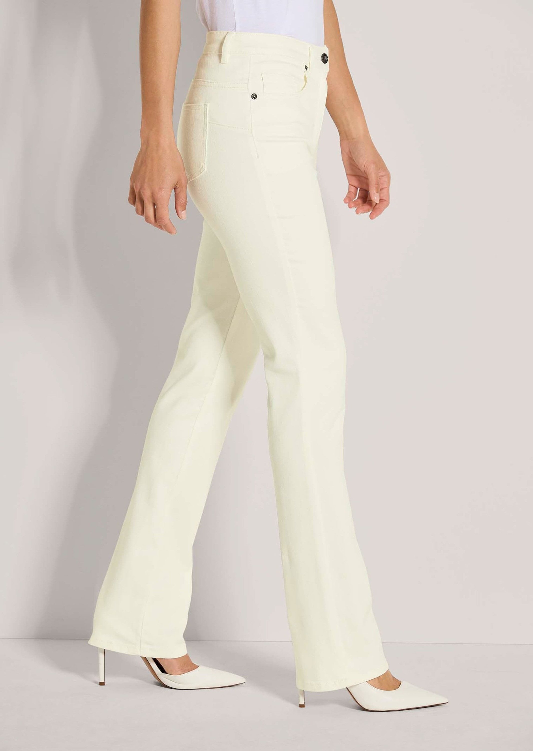 MADELEINE Gerade Jeans Kurzgröße: Gerade Five-Pocket-Jeans mit Stretch Lange Jeans mit bequemem Formbund, Gürtelschlaufen