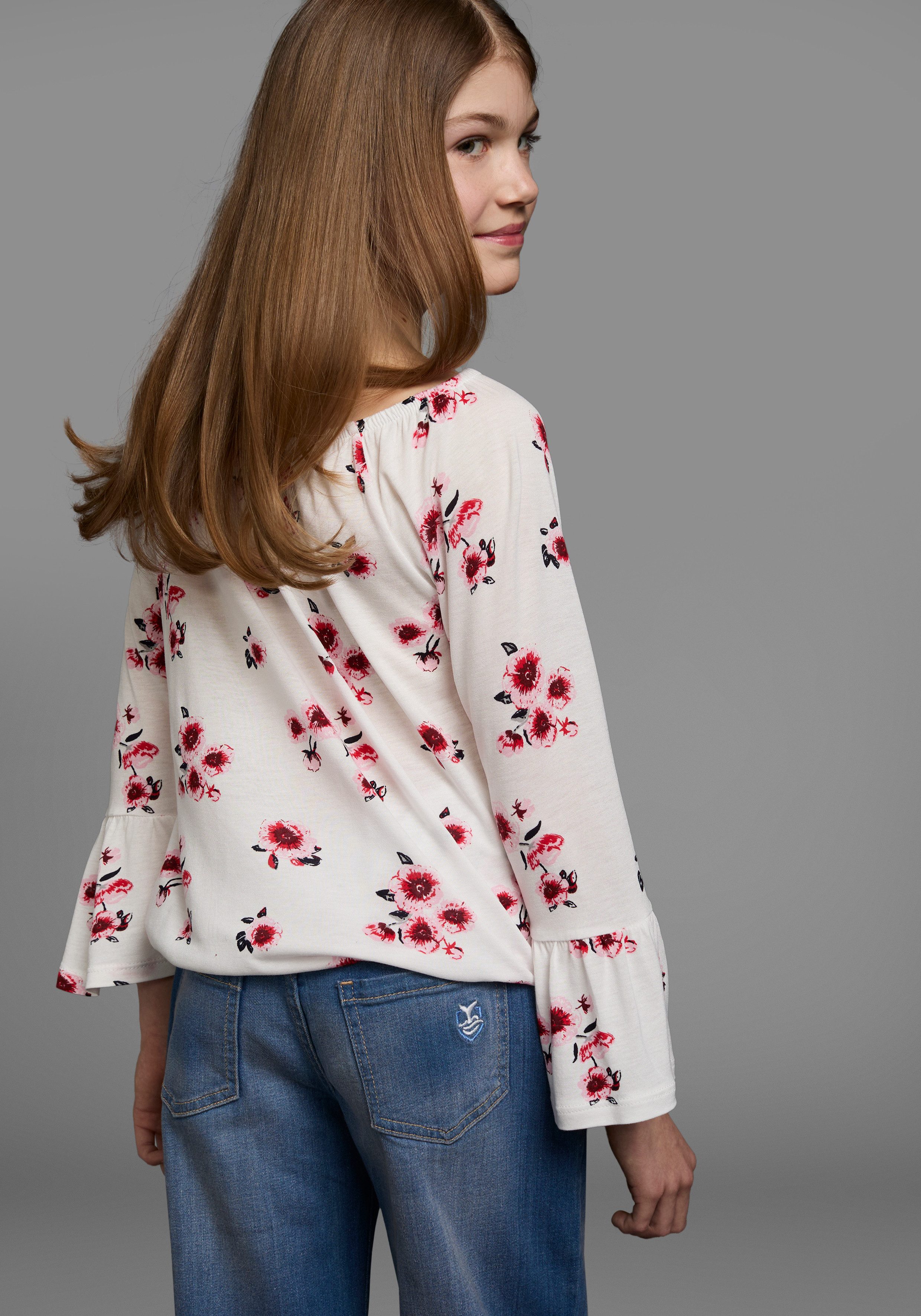 KIDSWORLD Carmenshirt Viskose-Shirt weite Passform, mit Blumenmuster und Aufdruck, Carmenausschnitt