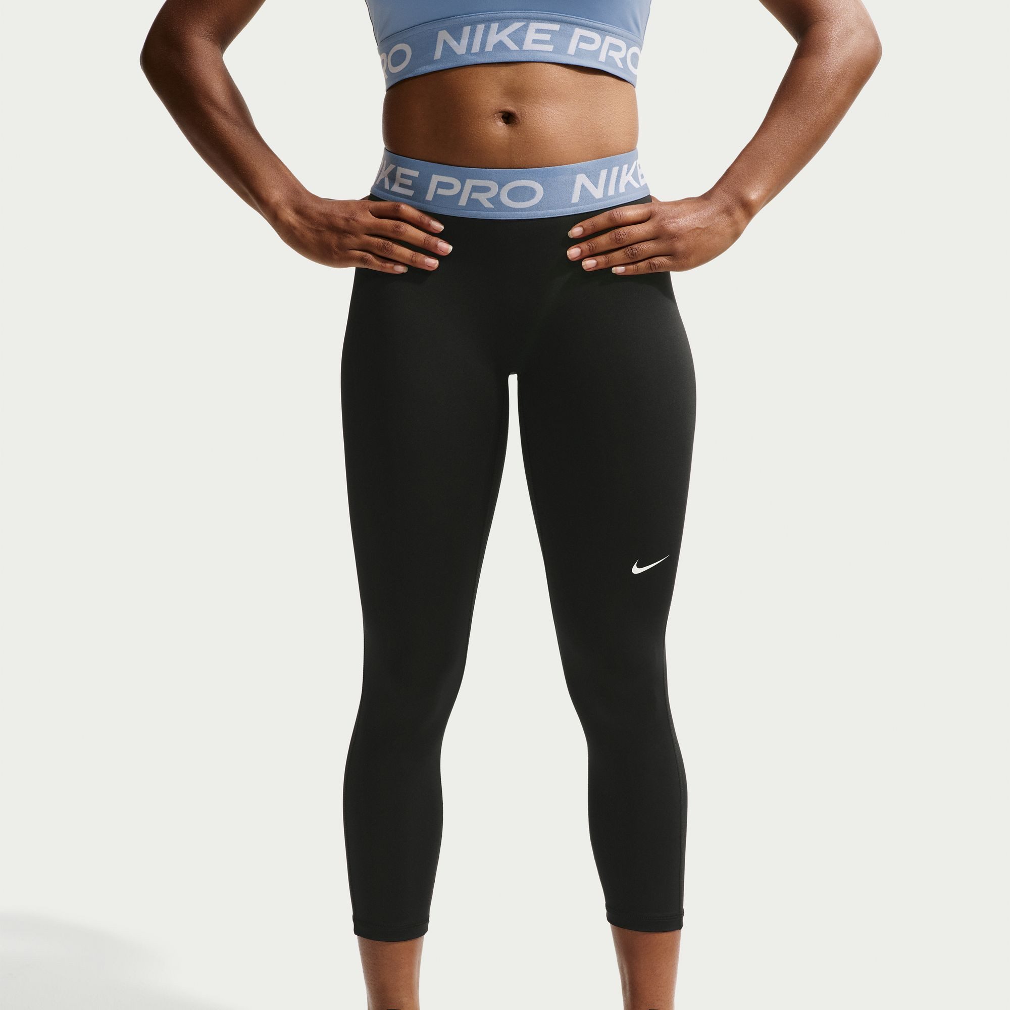 Nike Trainingstights Nike Pro Women's Mid-Rise Crop Leggings für Fitness und sportliche Aktivitäten, sportlicher Stil