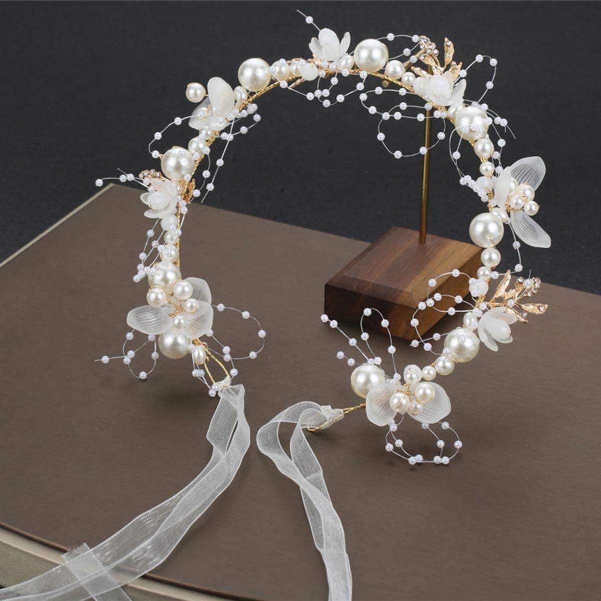 FIDDY Diadem Haarschmuck mit Blumen, Haarschmuck für Mädchen, Braut-Haarschmuck, (1-tlg), für Hochzeiten,geeignet für Bräute,Brautjungfern,Mädchen