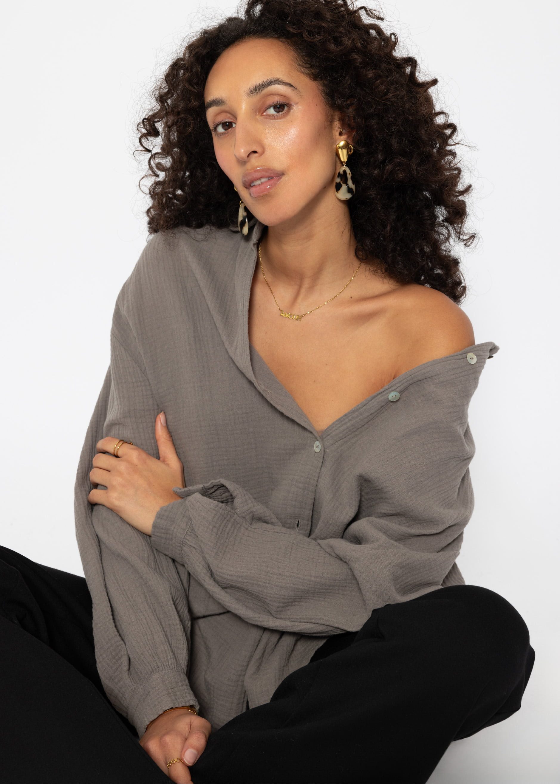 SASSYCLASSY Longbluse Oversize Musselin Bluse Damen kurz Langarm Elegant Hemdbluse lang aus Baumwolle mit V-Ausschnitt, One Size (Gr. 36-48)