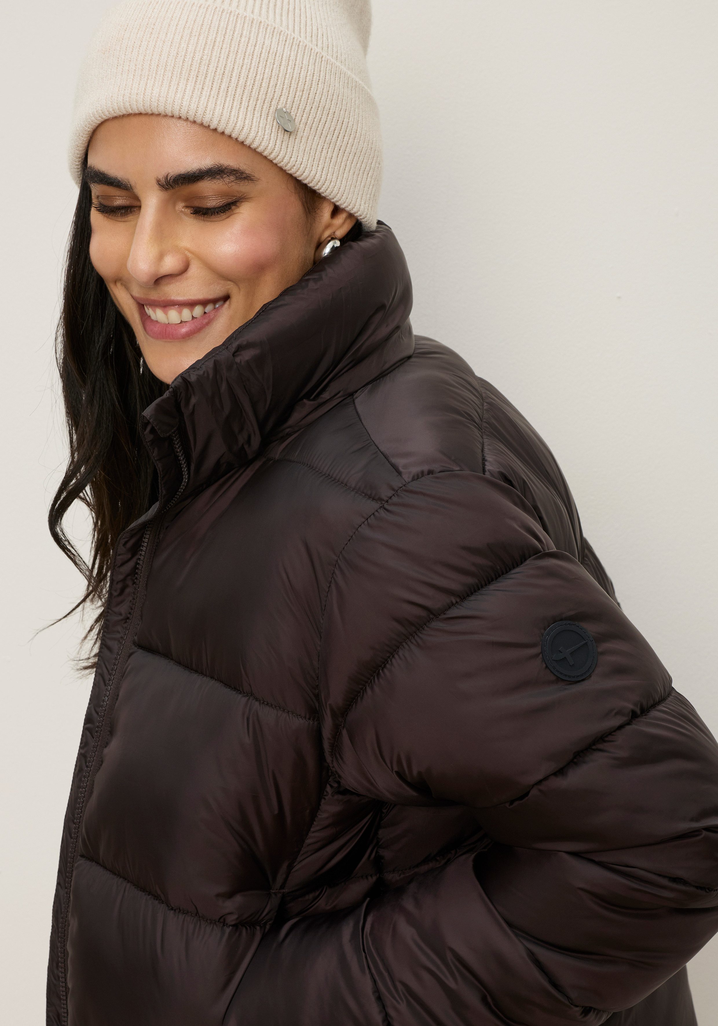 Tamaris Steppjacke kurze Puffer Jacke mit abnehmbarer Kapuze – Bild 2 von 5