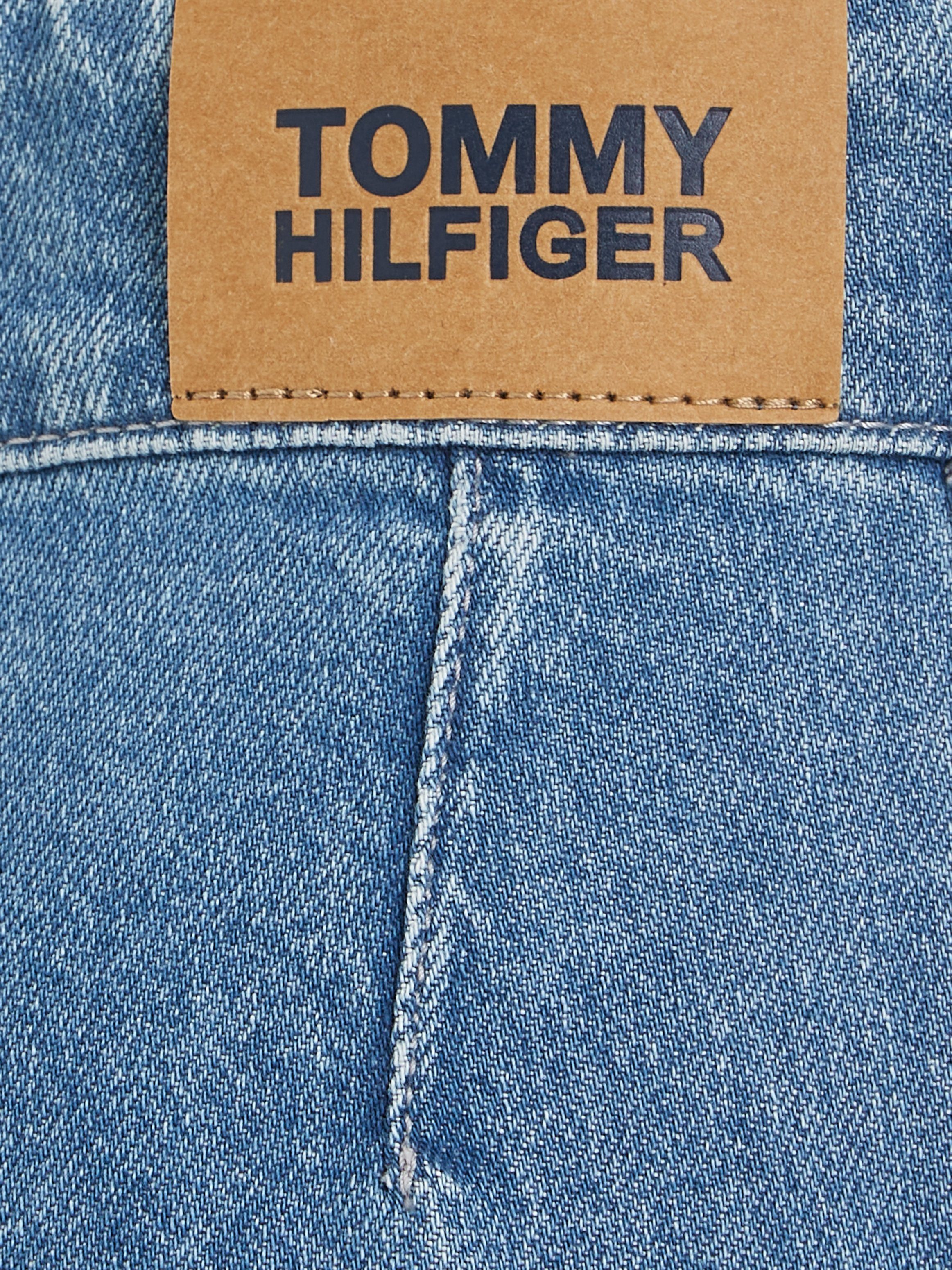 am Jeans hinteren Weite DENIM Bundabschluss Hilfiger PANT PLEATED Leder-Brandlabel Tommy mit WIDE