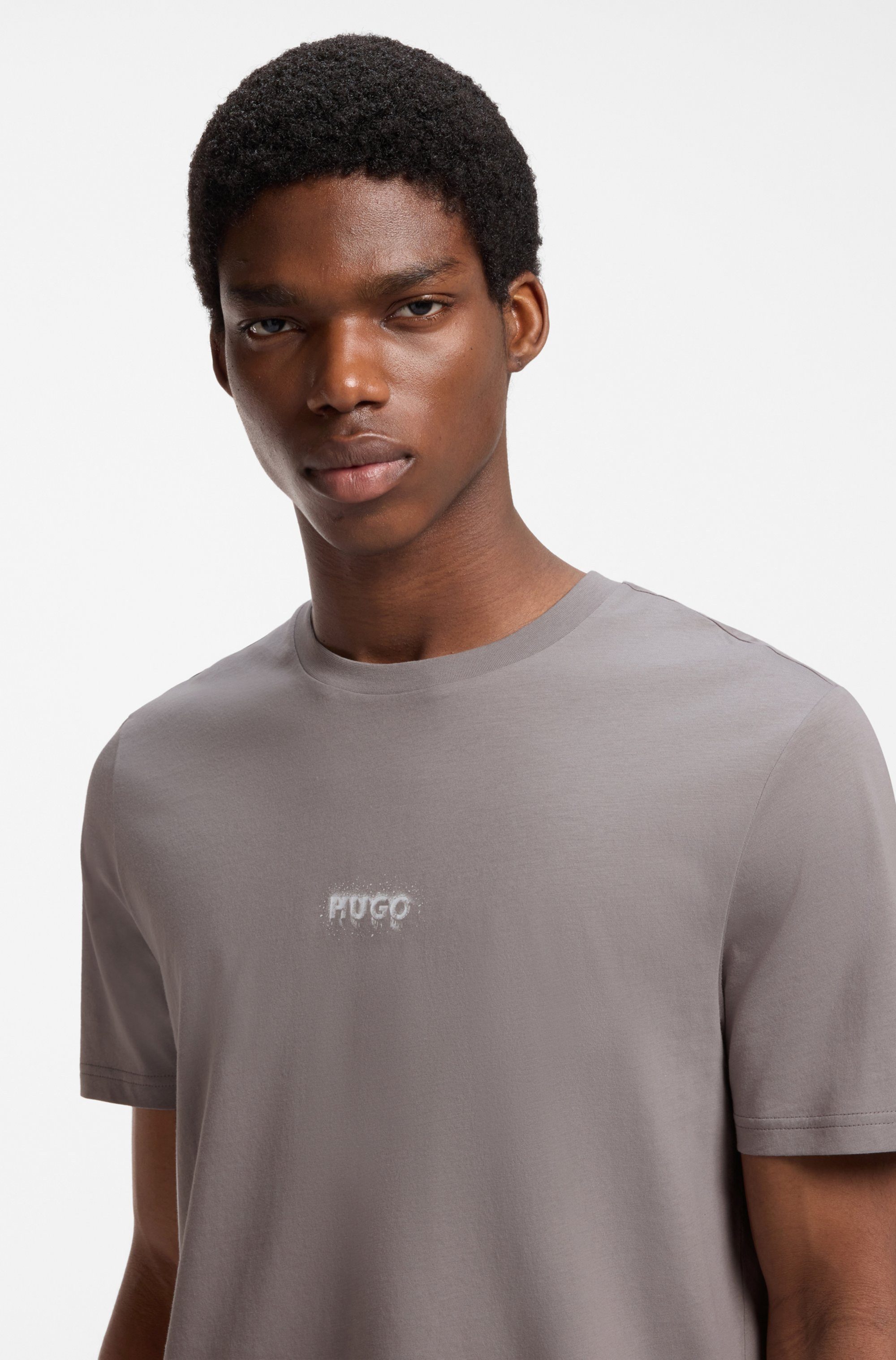 HUGO T-Shirt Nodar Rundhalsausschnitt, Regular Fit, reine Baumwolle – Bild 2 von 5