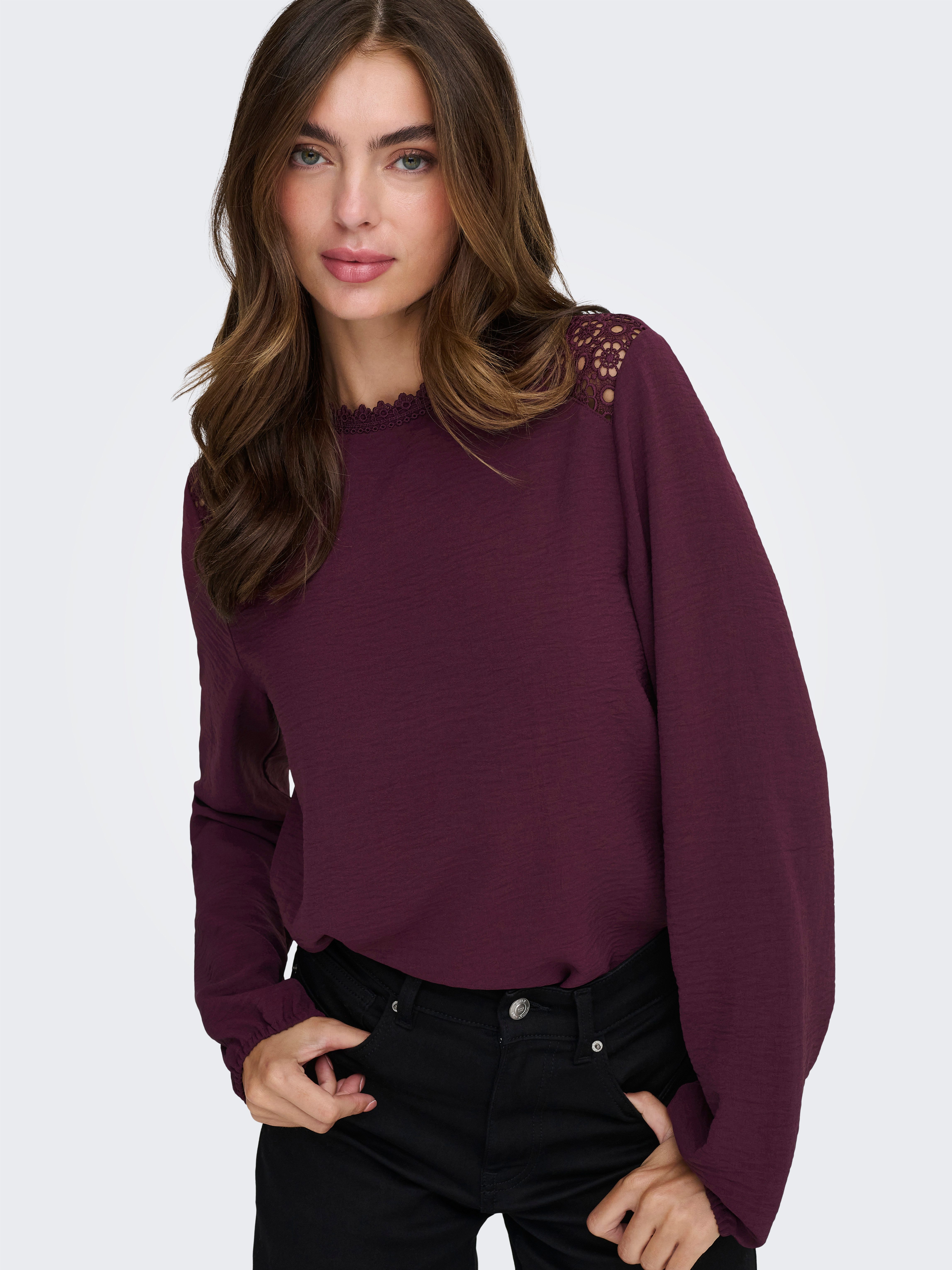 ONLY Shirtbluse ONLKATCHA LIFE LS O-NECK LACE TOP CS WVN Kunstfaser, regular fit, mit Spitzen Detail – Bild 2 von 5