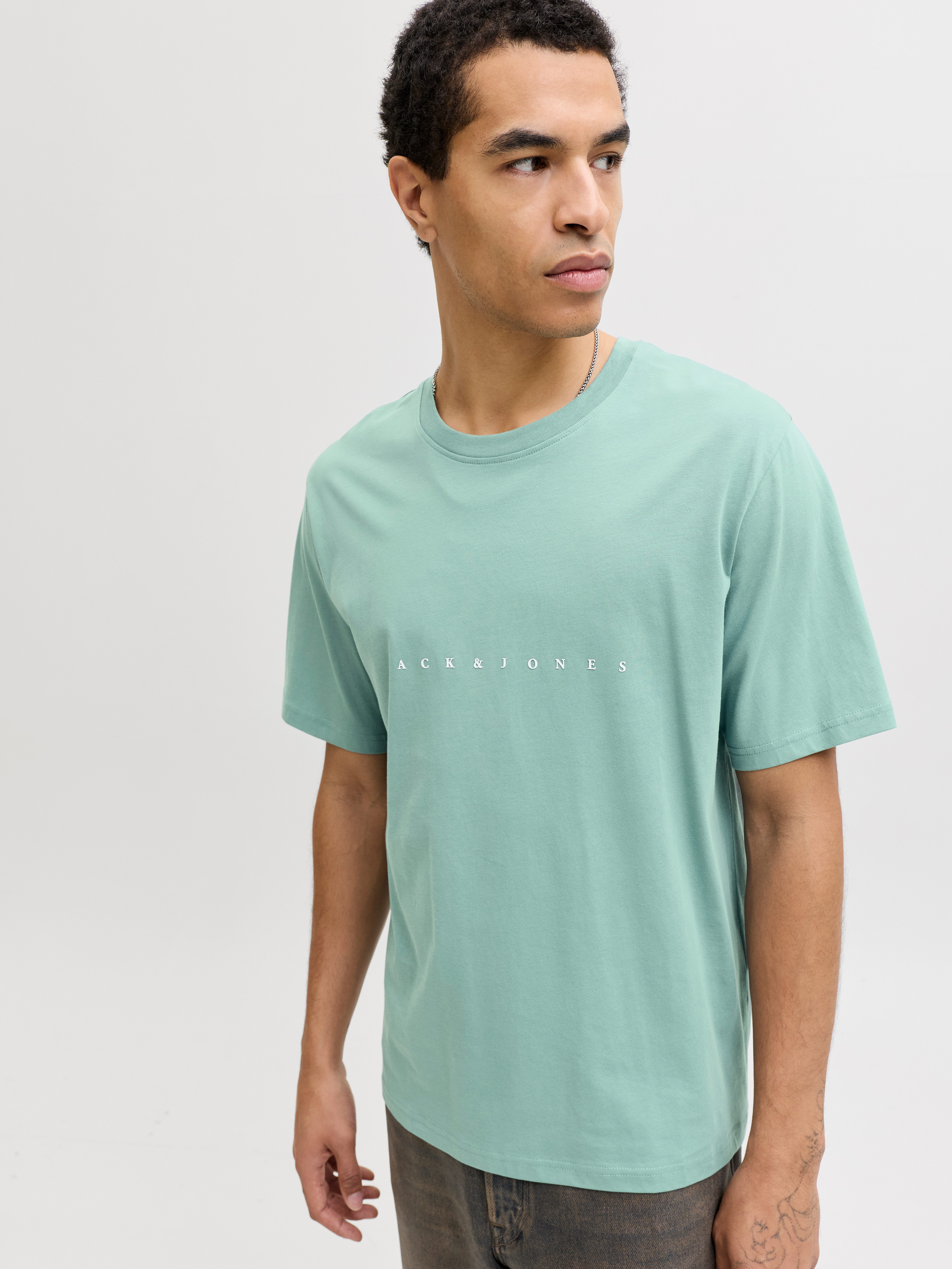 Jack & Jones Rundhalsshirt JJESTAR mit Pigmentprint und Baumwollgefühl mit günstig online kaufen