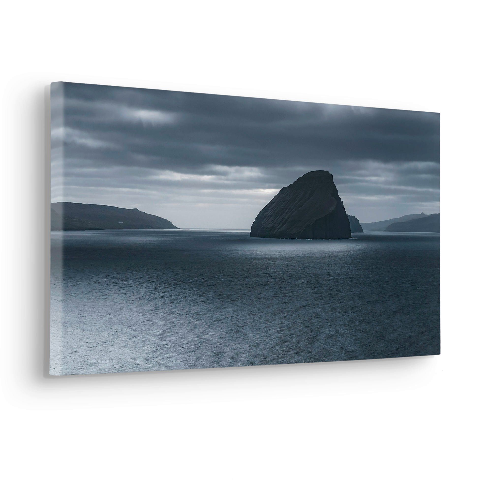 Komar Leinwandbild Silver Sea - Größe 60 x 30 cm, Baum, Berge, Blumen, Blätter, Foto, Jahreszeiten, Landschaft, Meer, Natur, Palmen, Strand (Packung, 1 St), Keilrahmenbild mi Echtholzrahmen