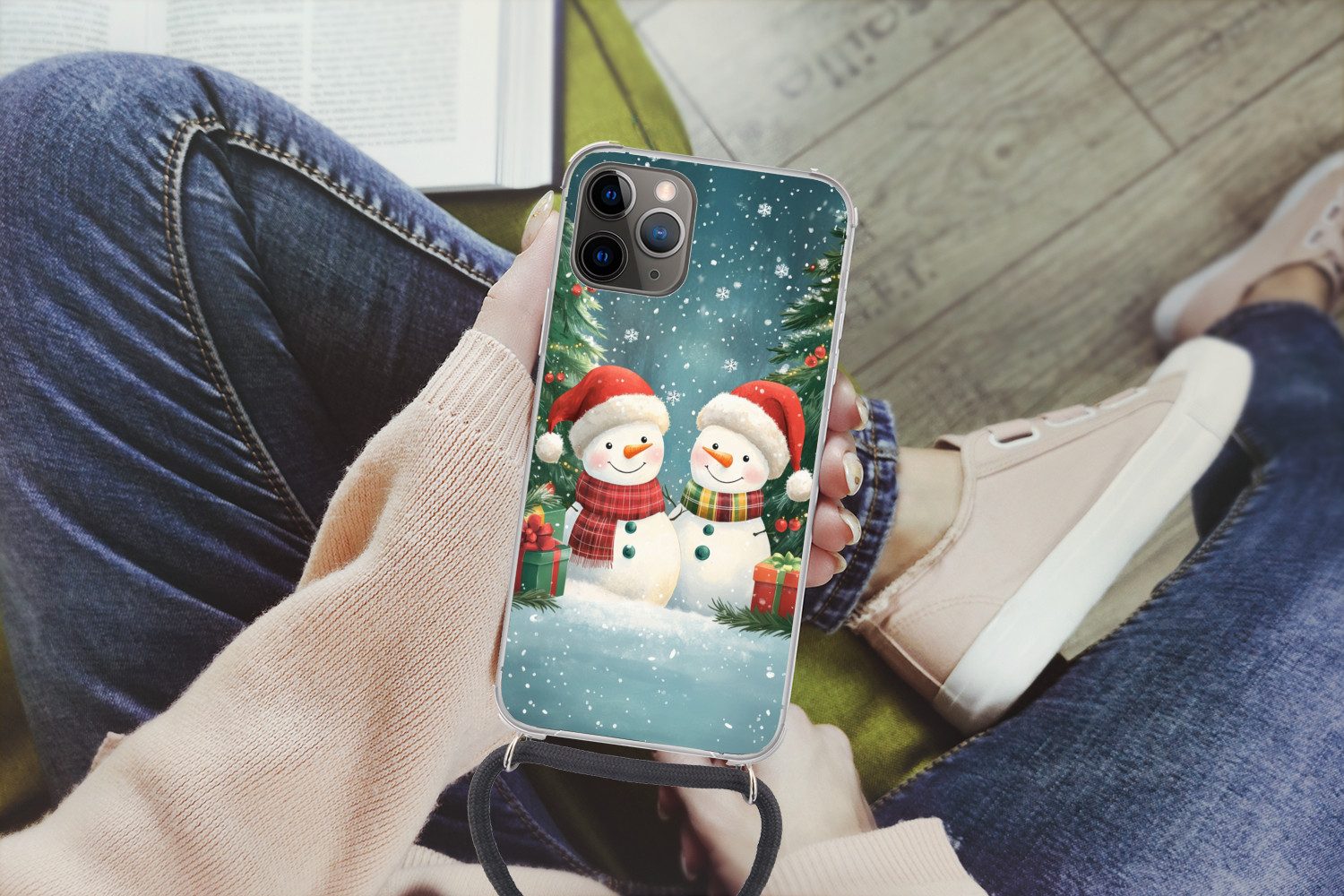MuchoWow Handyhülle für Apple iPhone 12 Pro Schneemann - Weihnachtsschnee - Grün - Rot, Tragbare Handyhüllen mit Kette zum umhängen, Handykette Handyband
