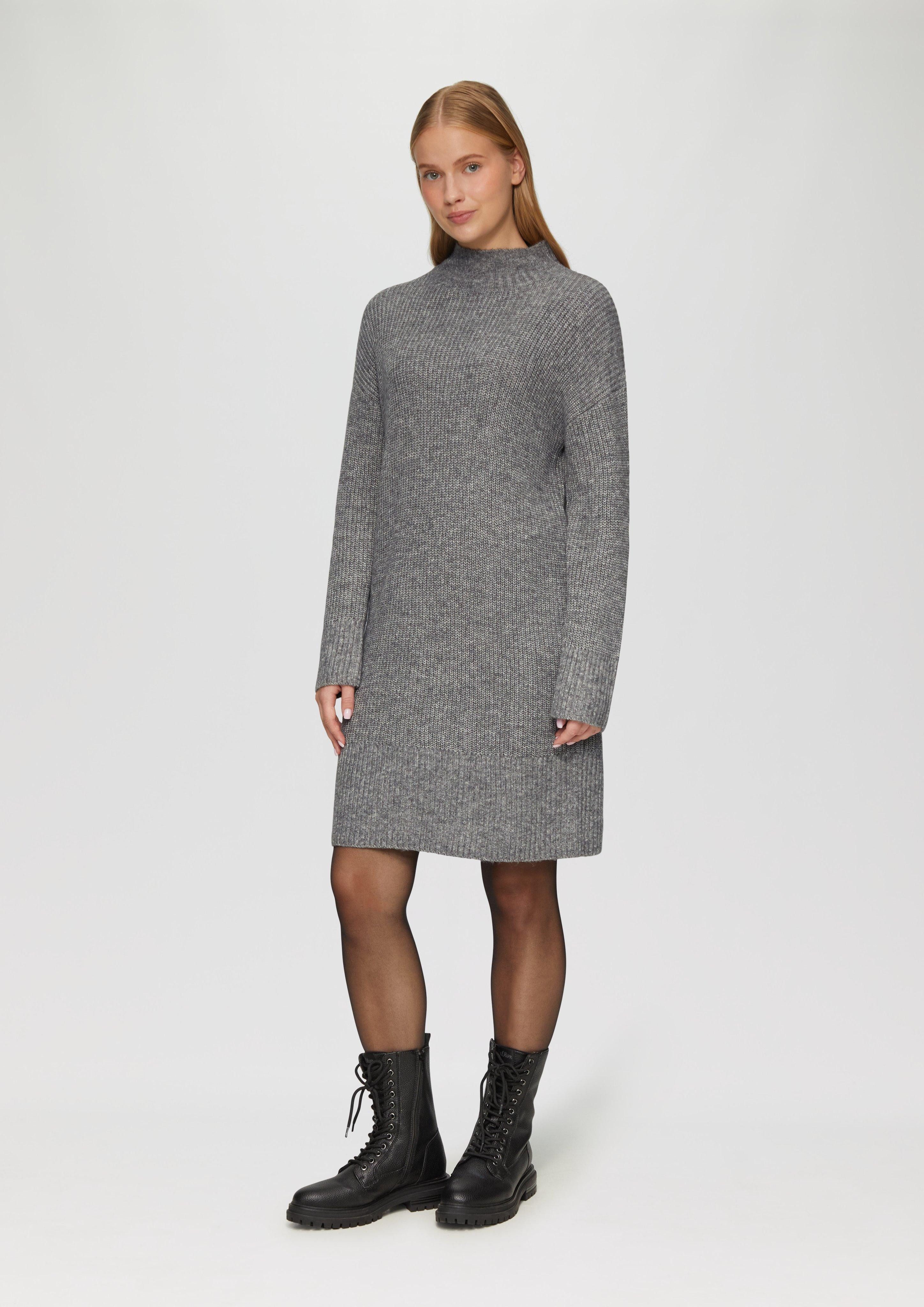 Minikleid Strickkleid mit Stehkragen und überschnittenen Schultern