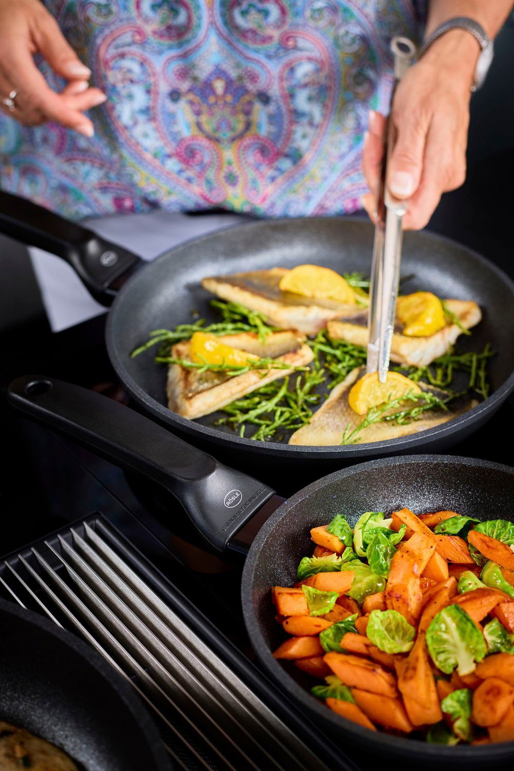 RÖSLE Grillzange SlideX, 25064, zum gezielten Greifen und Wenden von Speisen, Edelstahl