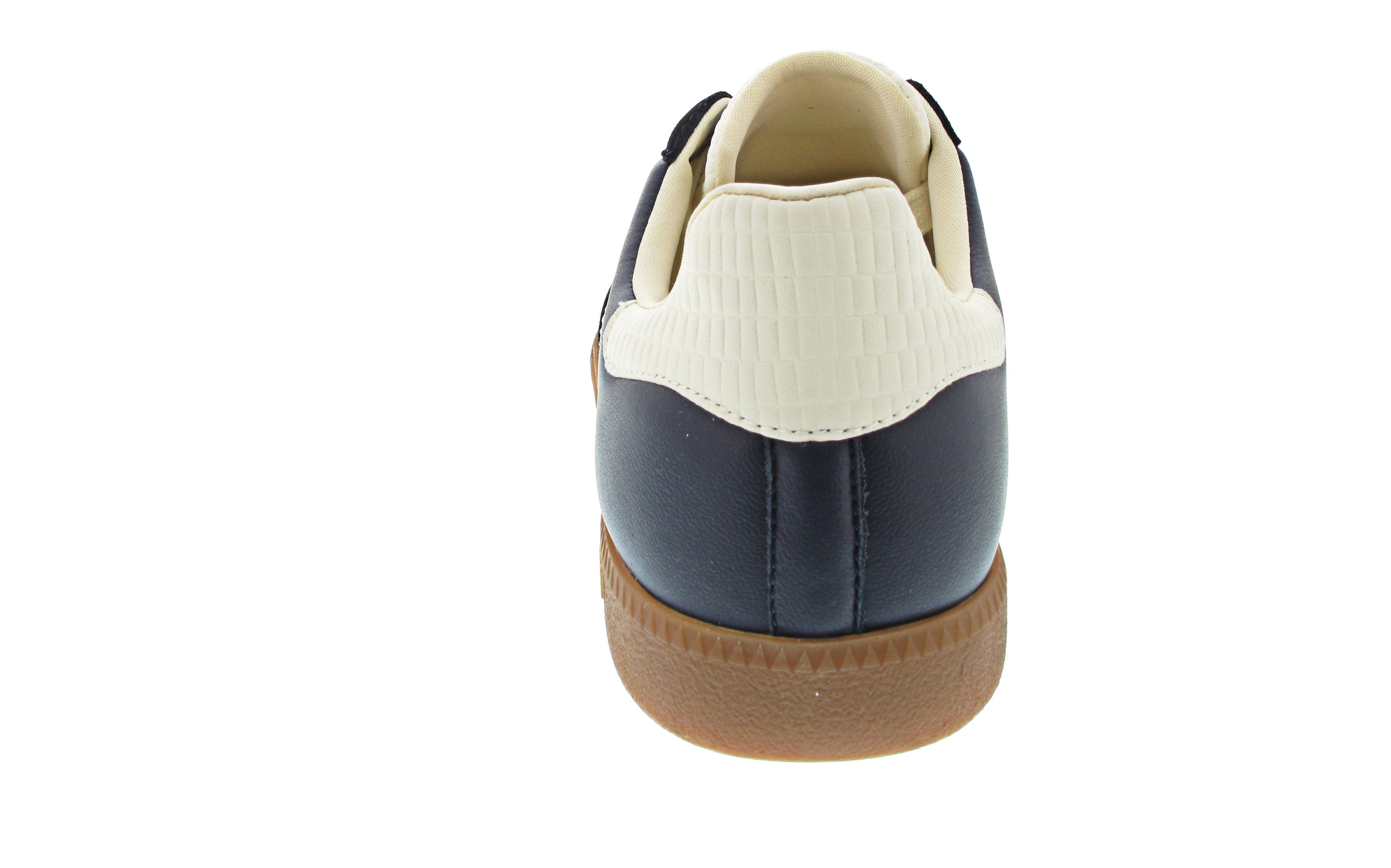 Back 70 Sneaker