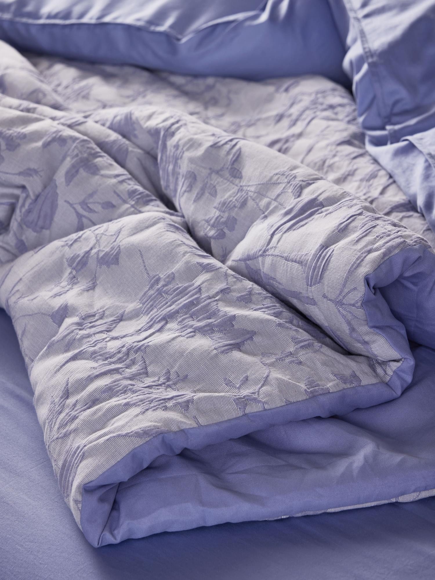 Essenza Tagesdecke Maribel, Matelassé mit Blumenmuster