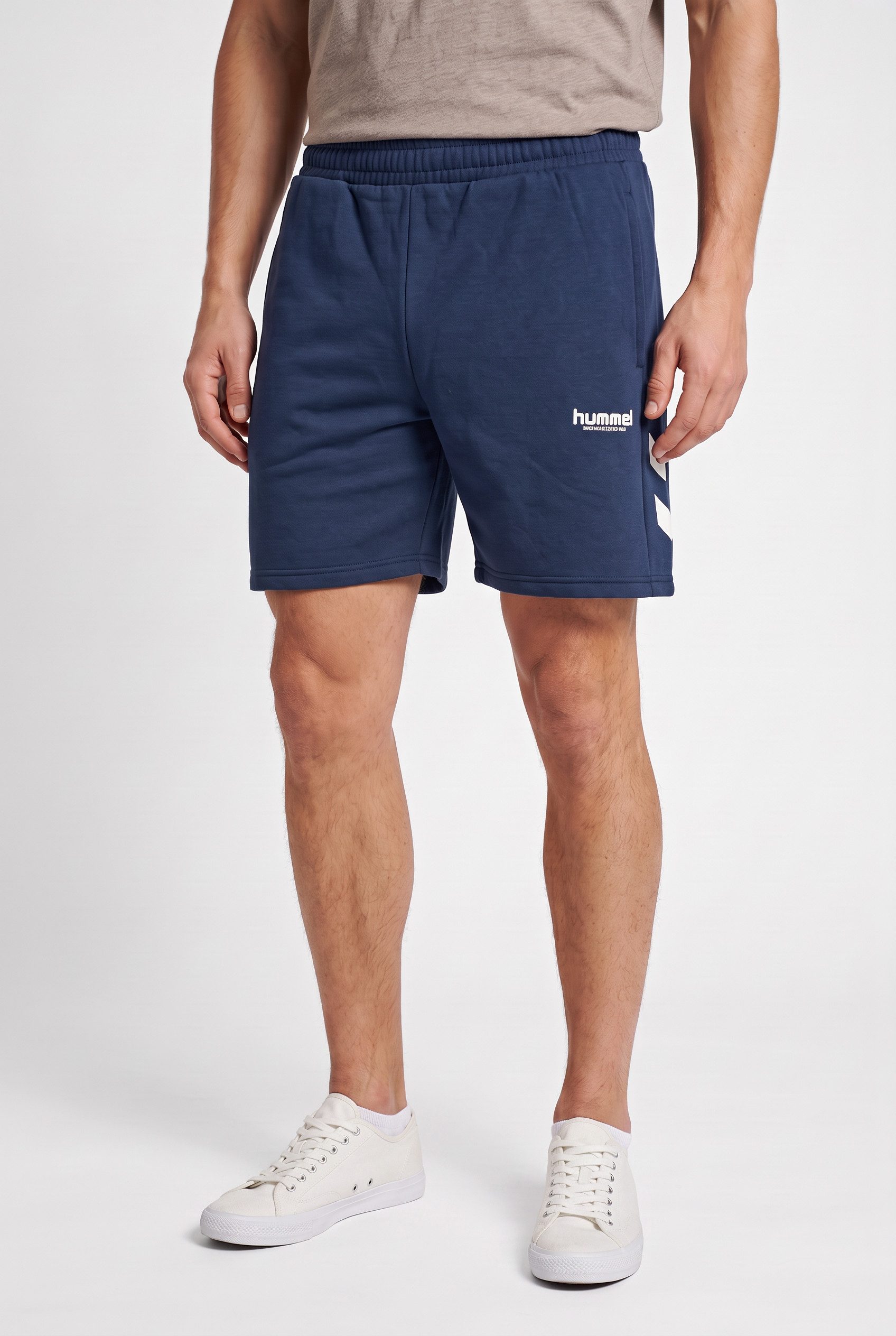 hummel Sweatshorts HMLLEGACY 2.0 SHORTS aus Baumwolle und Polyester, schnelltrocknend, sportlicher Stil