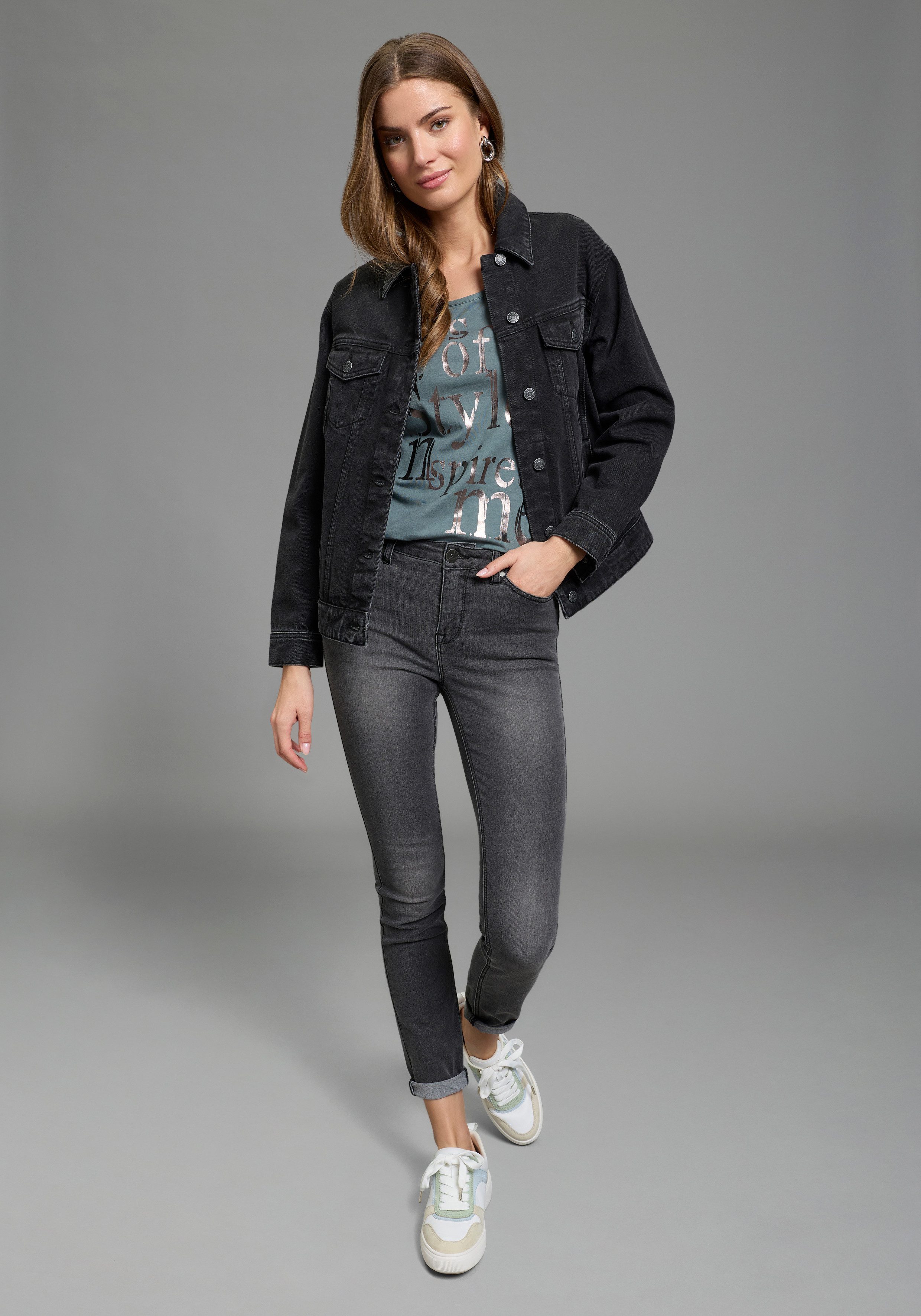 Laura Scott T-Shirt sehr figurbetonte Passform, mit Rundhalsausschnitt – Bild 5 von 5