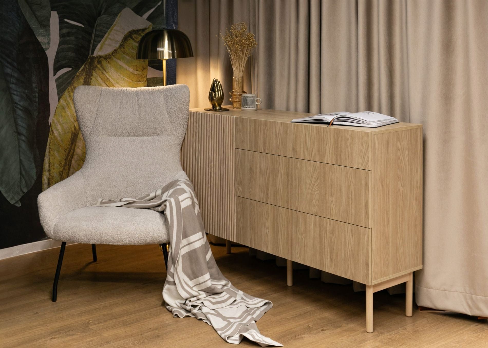 Selsey Sideboard NOLIE, 1-türig mit 2 Fächern, 3 Schubladen, Holzbeinen, 140 cm