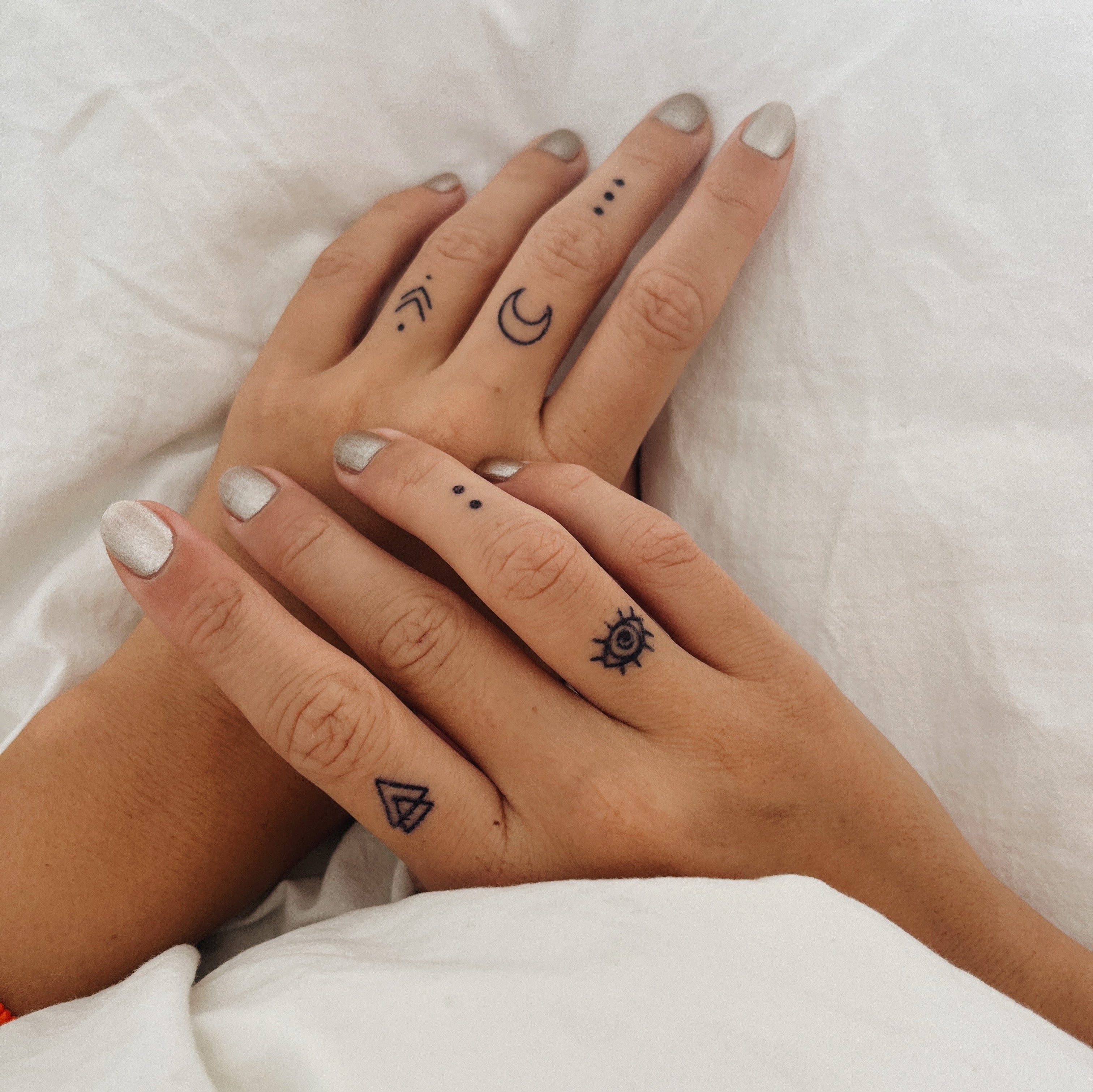 Inkster Schmuck-Tattoo Finger Tattoo kleine Symbol-Ornamente, wasserfestes temporäres Tattoo, 2 Wochen Halt