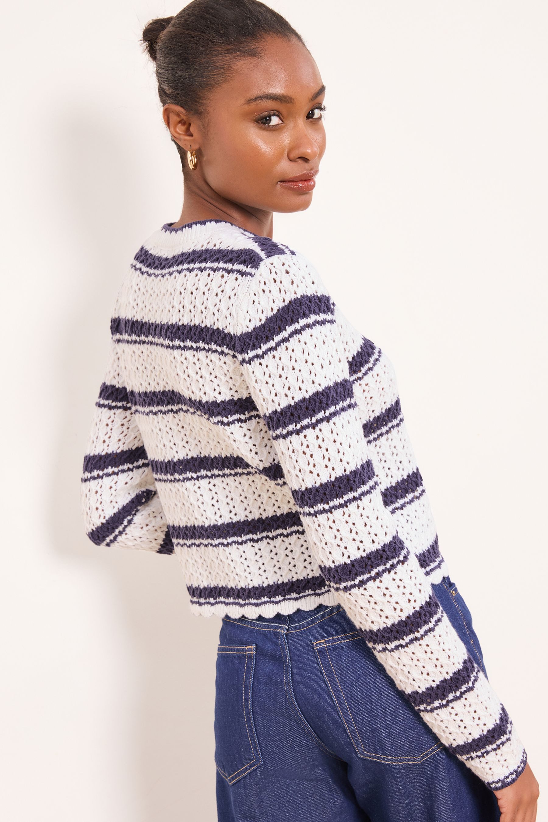 LIPSY Strickjacke Lipsy langärmelige Strickjacke mit Lochmuster (1-tlg)