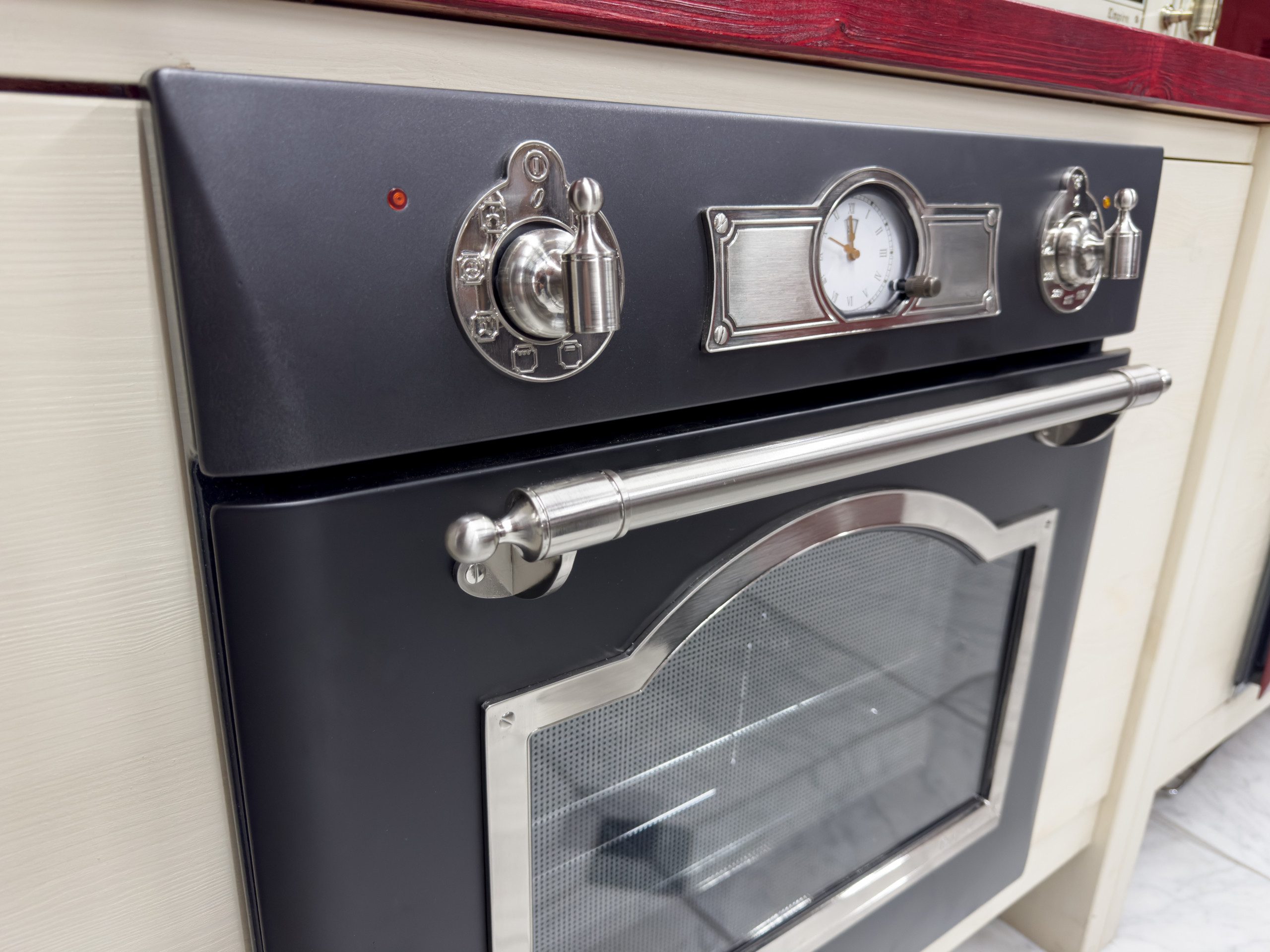 Kaiser Küchengeräte Backofen-Set Herd Set Autark Elektro Backofen 60 cm Autark, Teleskop-System, 67L, 8 Funktionen, Emaille-Farbe Anthrazit, Dekor Metall Silber Exklusiver Retro Backofen+Induktions Kochfeld Autark Herd Power Booster 60 cm Anti Scratch/ matt EH 6355 Em Sil+KCT 6110 FI., mit 1-fach-Teleskopauszug