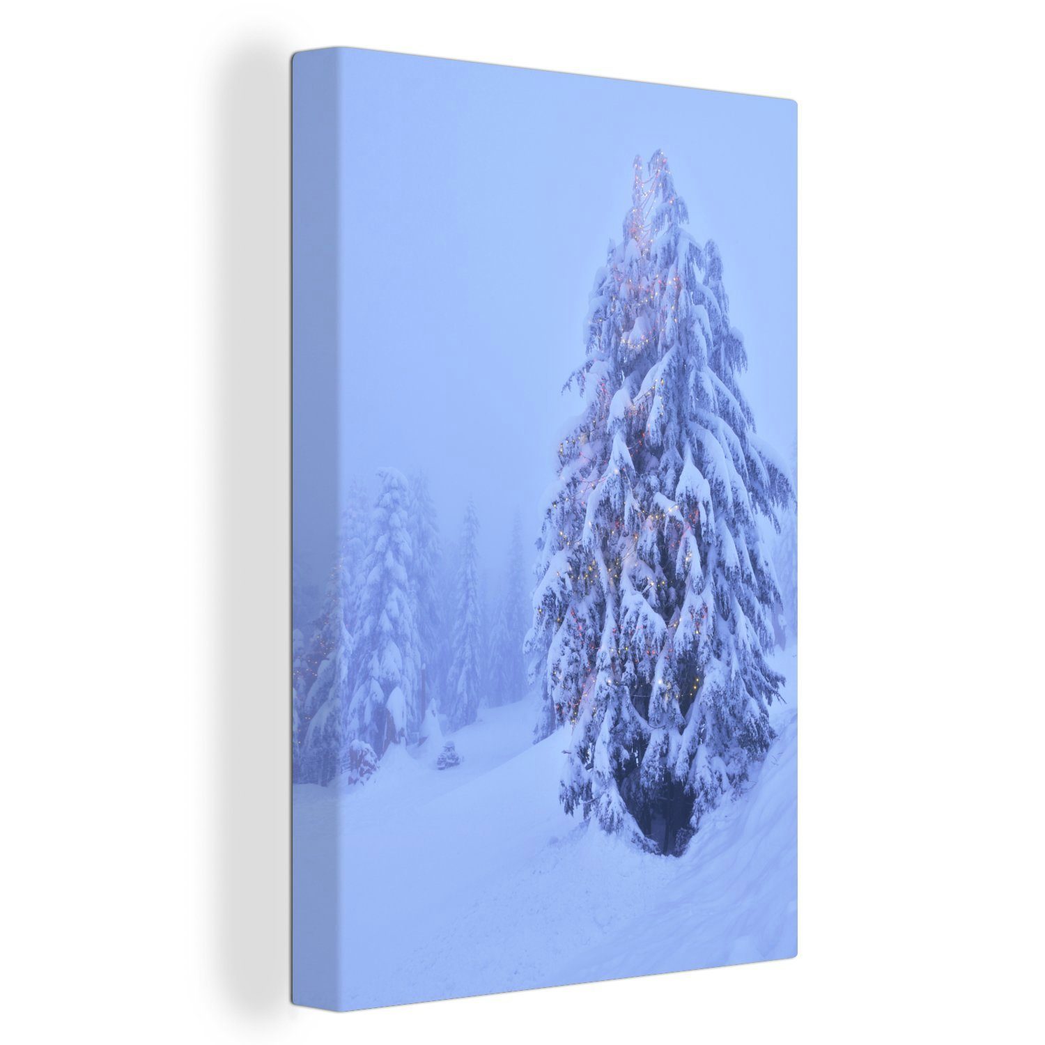 OneMillionCanvasses® Leinwandbild Weihnachtsbaum auf dem kanadischen Grouse Mountain in Nordamerika, (1 St), Leinwandbild fertig bespannt inkl. Zackenaufhänger, Gemälde, 20x30 cm