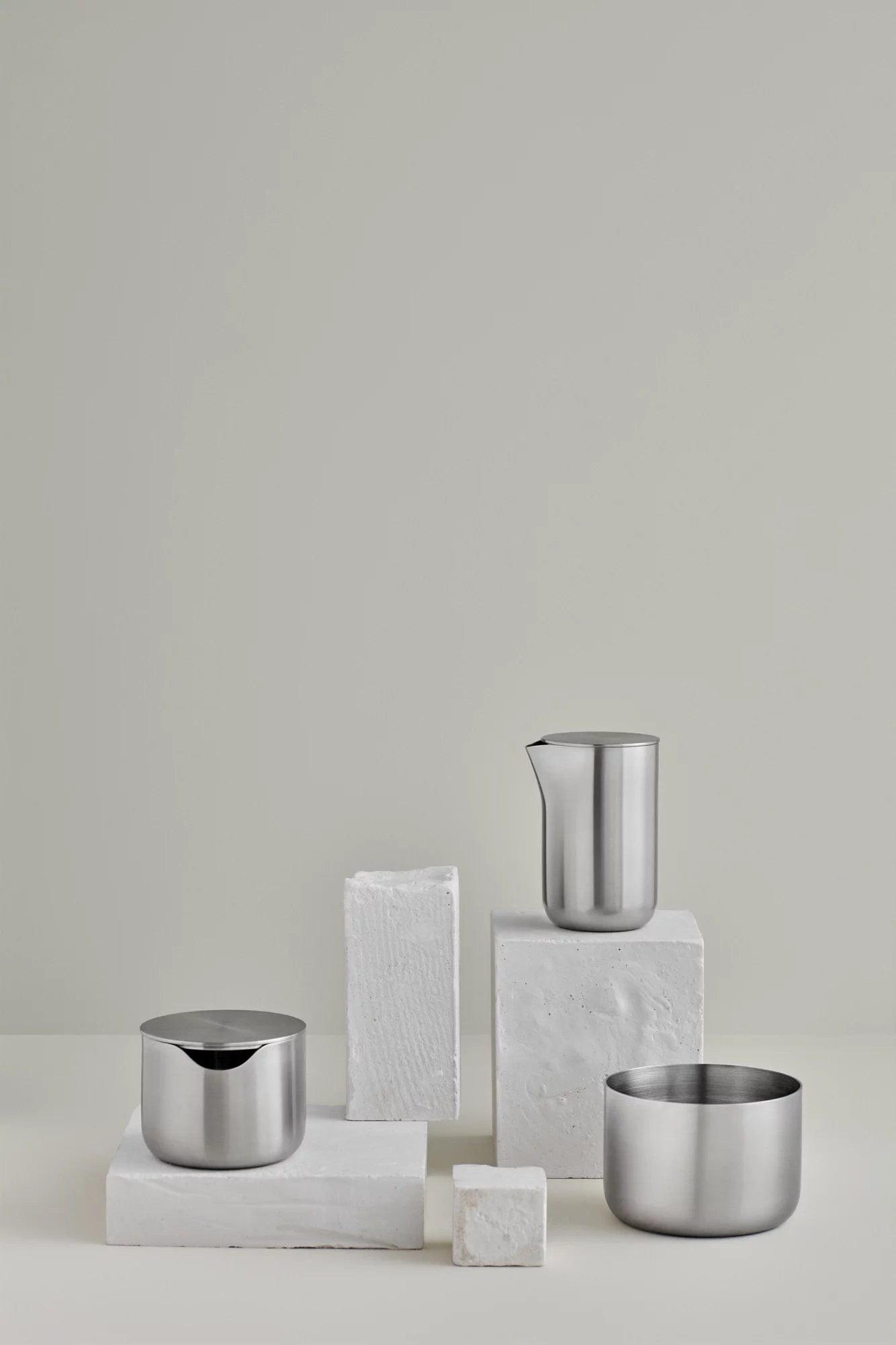 blomus Zuckerdose -BASIC- Edelstahl Zuckerdose: Zeitloses Design & praktische Öffnung, Edelstahl, Edelstahl, Spülmaschinengeeignet, 100 ml, Rund, Praktische Löffelöffnung