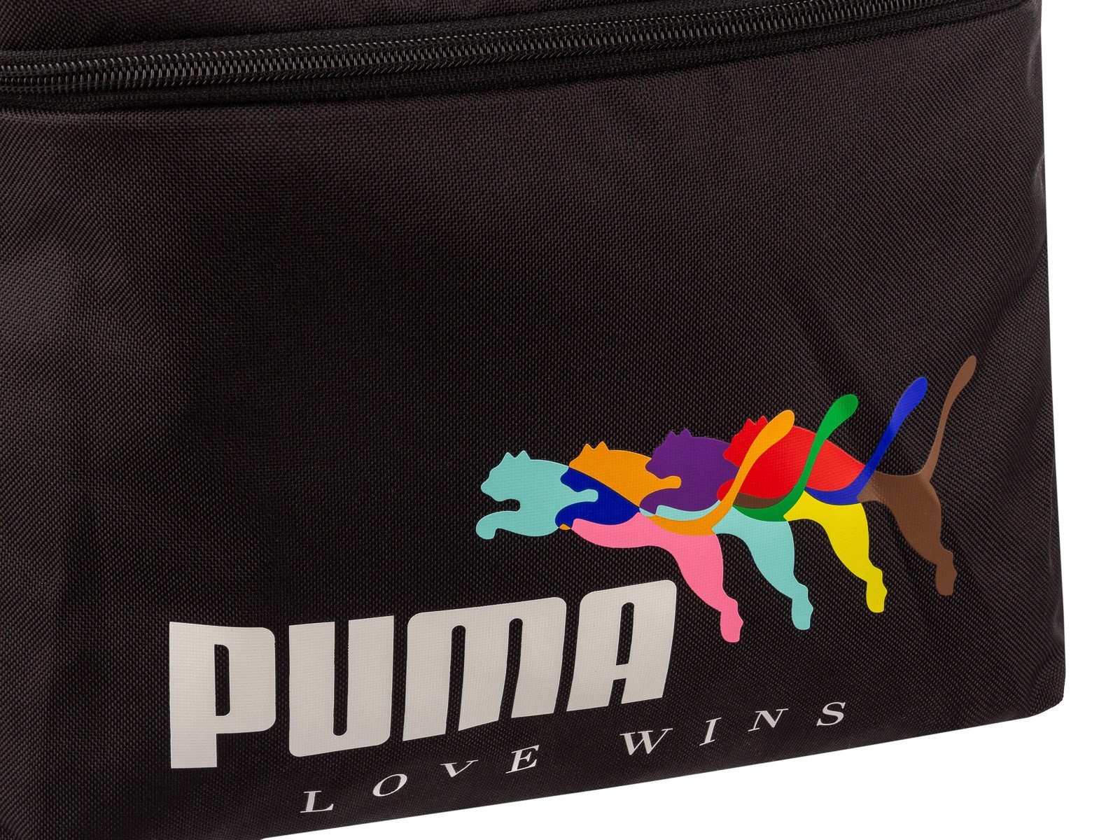 PUMA Freizeitrucksack Phase LOVE WINS Backpack (1, 1-tlg., Stück), Seitentasche