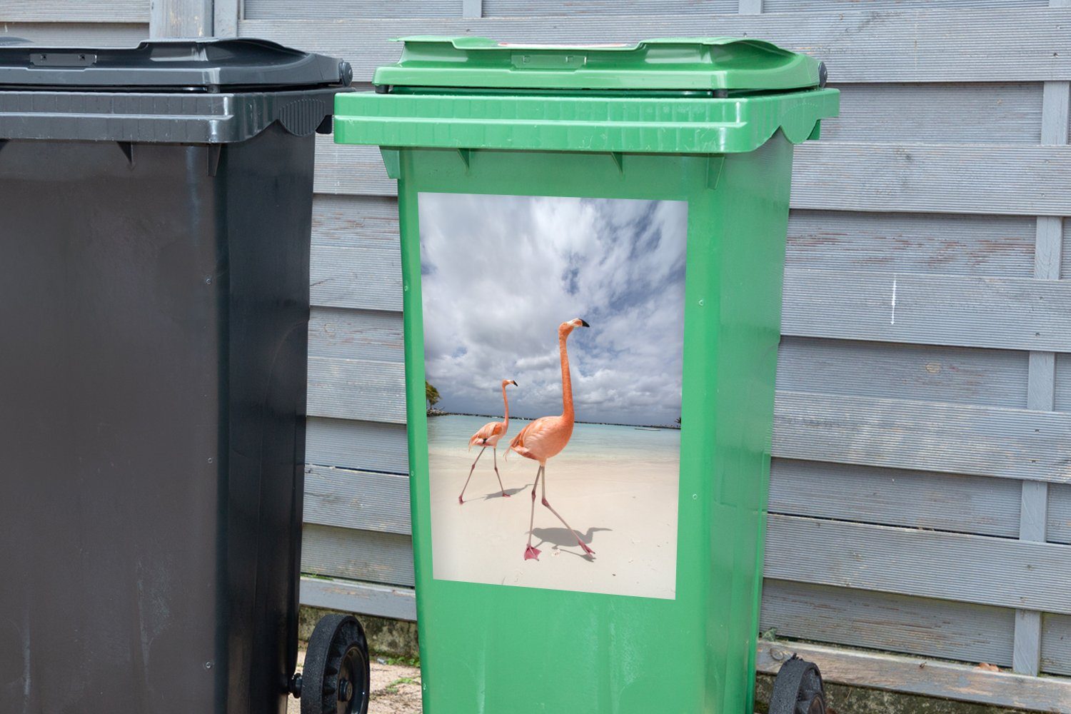 MuchoWow Wandsticker Zwei St), Container, Flamingos Aruba auf Insel einer in Mülltonne, (1 Mülleimer-aufkleber, Abfalbehälter Sticker