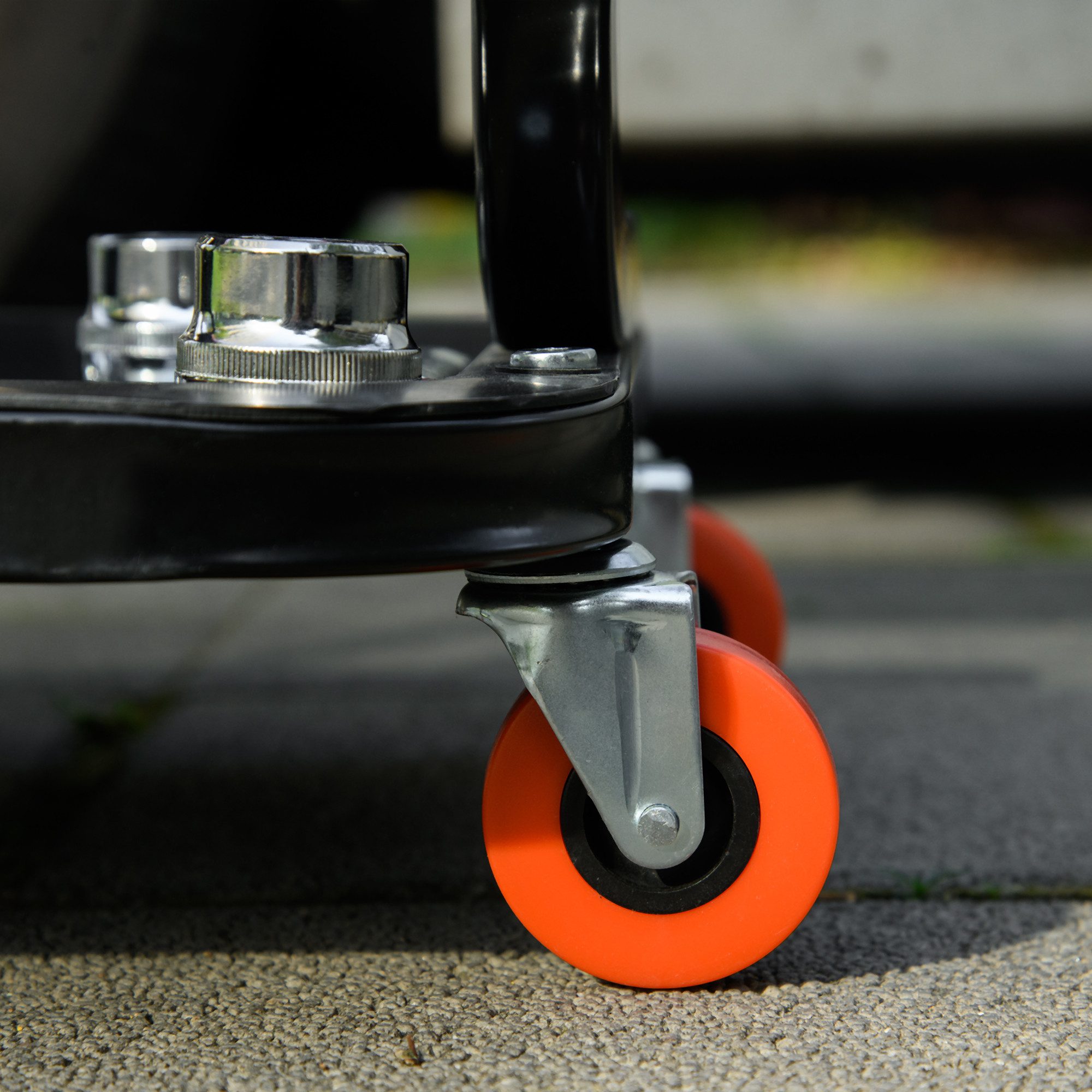 MC Star Montageanker Werkstatthocker Arbeitshocker mit gepolstertem Sitzkissen und Ablage, (Montagehocker für Garage und Werkstatt, stabiler Stahl, rot)