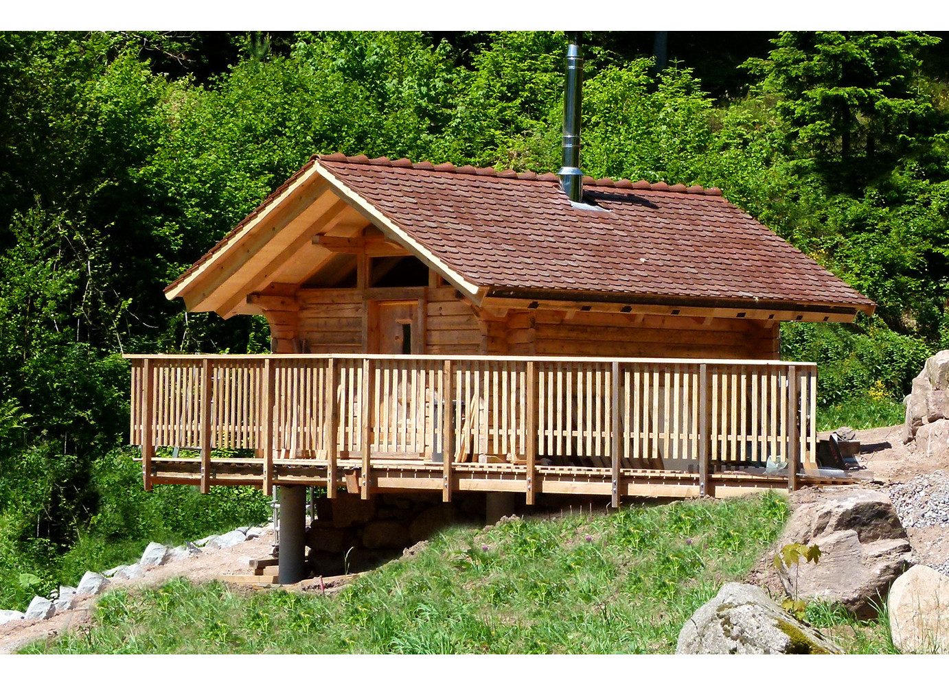 Jochen Schweizer Erlebnisgutschein Romantikurlaub Hütte mit Vesperkorb Schwarzwald für 2 (1 Nacht), Romantik trifft Natur: Auszeit im Schwarzwald