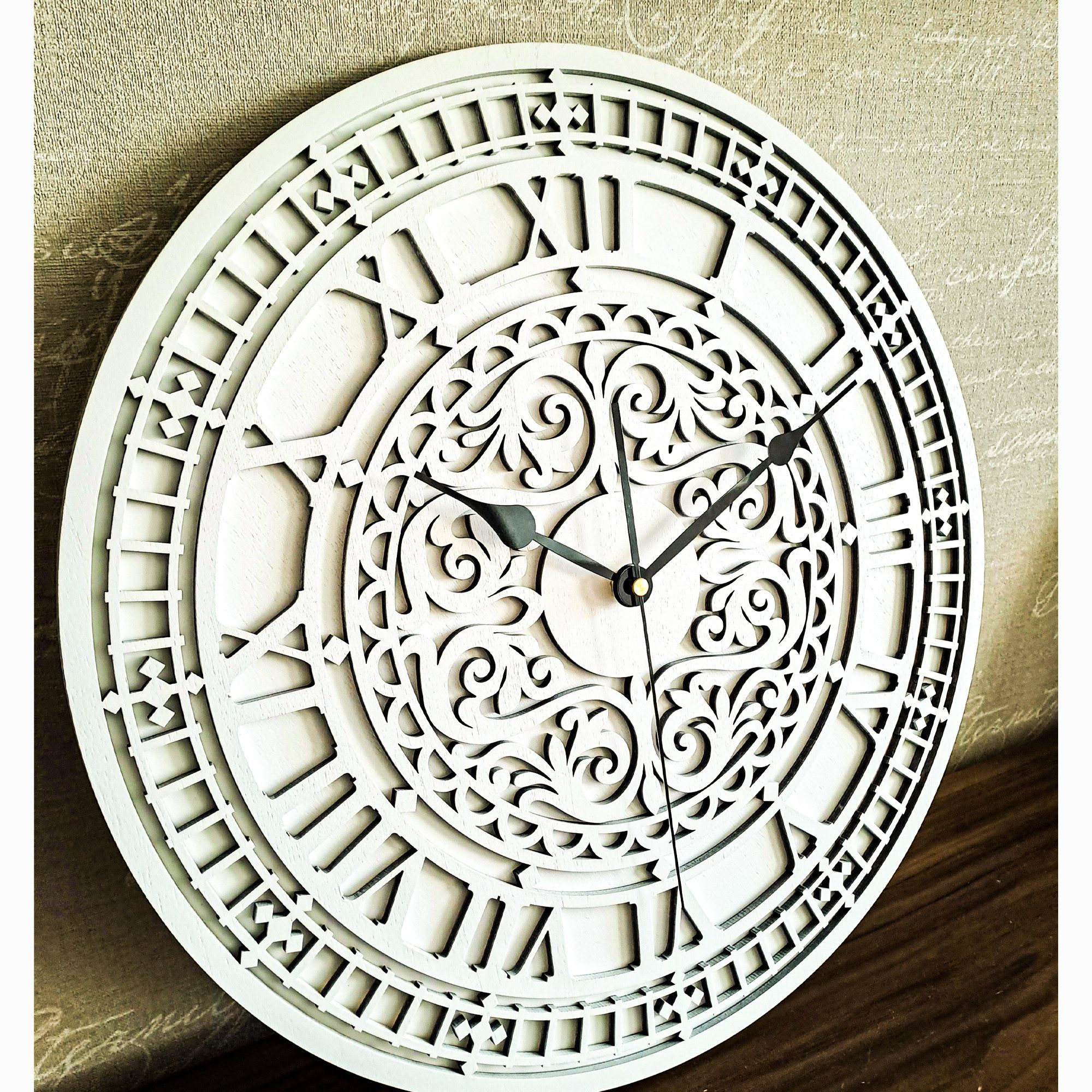 ORNAMENTI Wanduhr VINTAGE, grosse, holz, hingucker, retro, Ornament, weiss, schwarz (ohne Ticken, Wanddeko, dekorative Wanduhr, 3 Größen 40, 50, 60 cm)