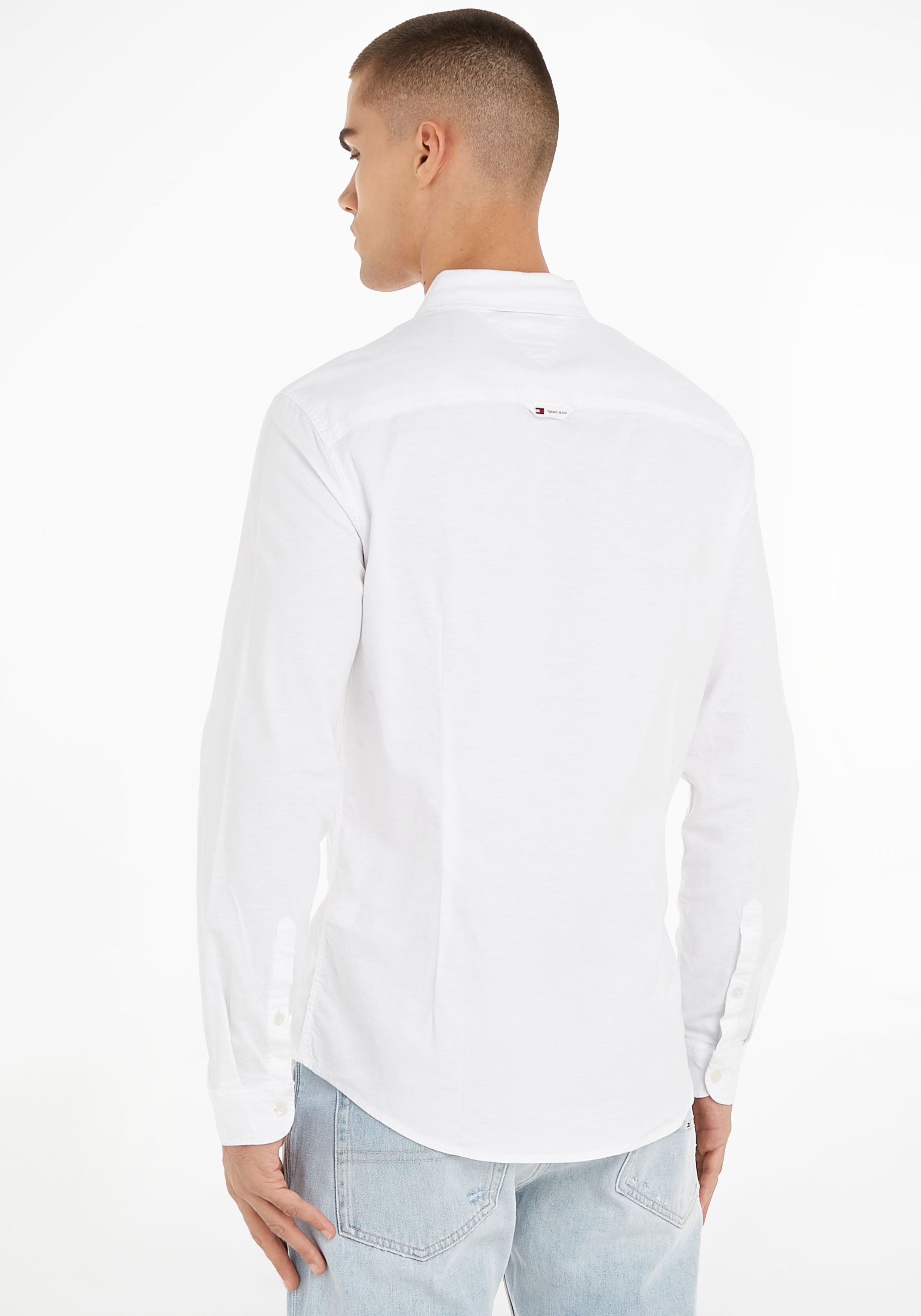Tommy Jeans Langarmhemd TJM Slim Stretch Oxford Shirt mit Flaglabel auf der Brust