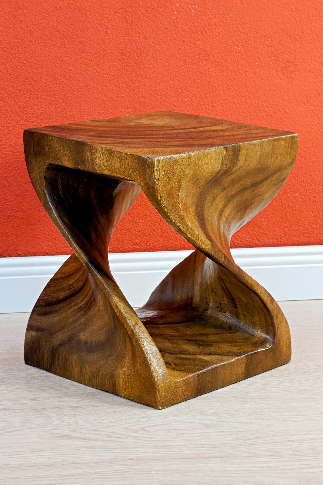 Kinaree Beistelltisch Suar Holz Beistelltisch TWIST, Naturprodukt, Farbauswahl, Akazie Massivholz, Unikate